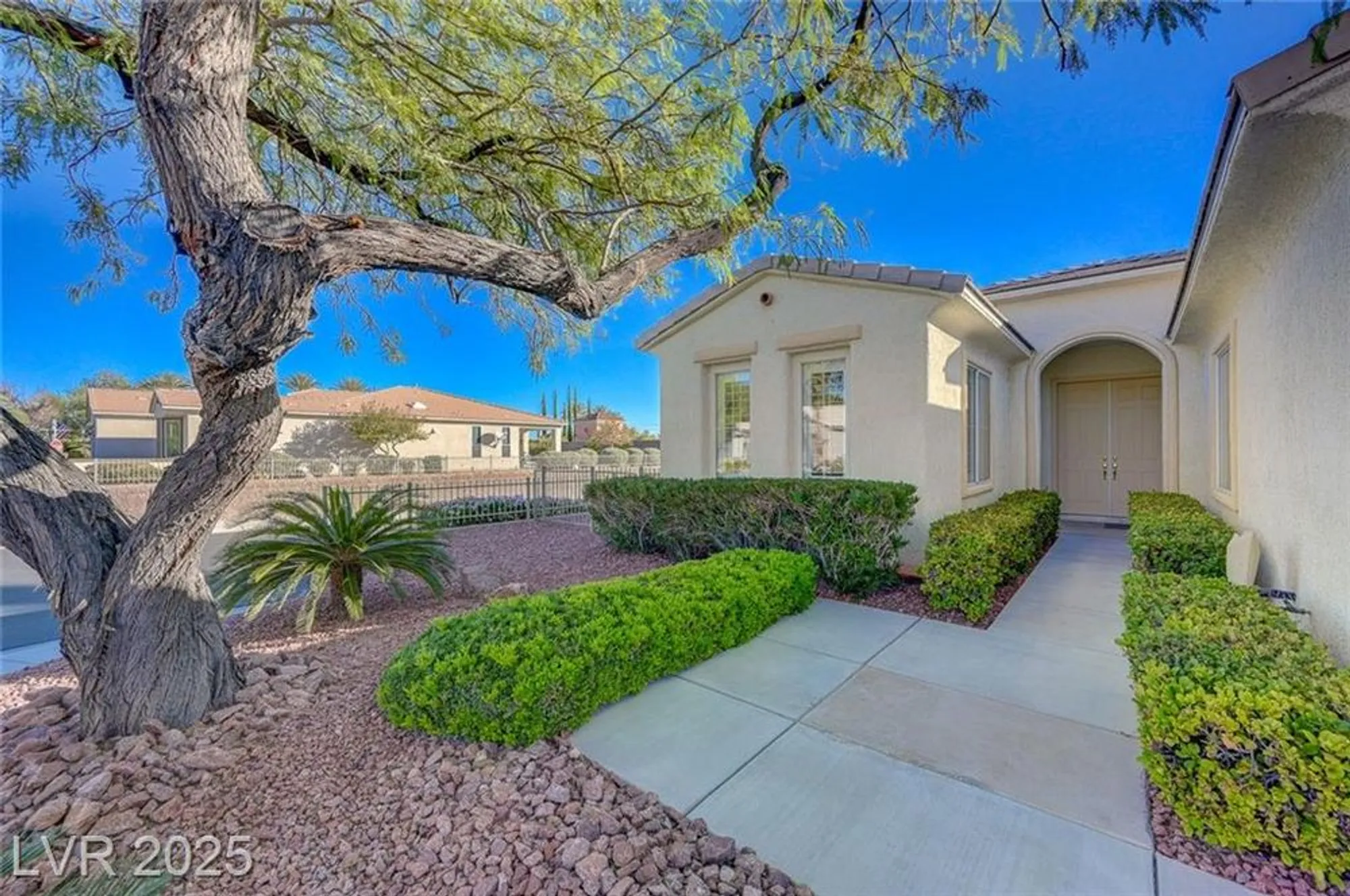 Property Slideshow image 4 of 72 | 4956 momenti st, Las Vegas, NV, 89135