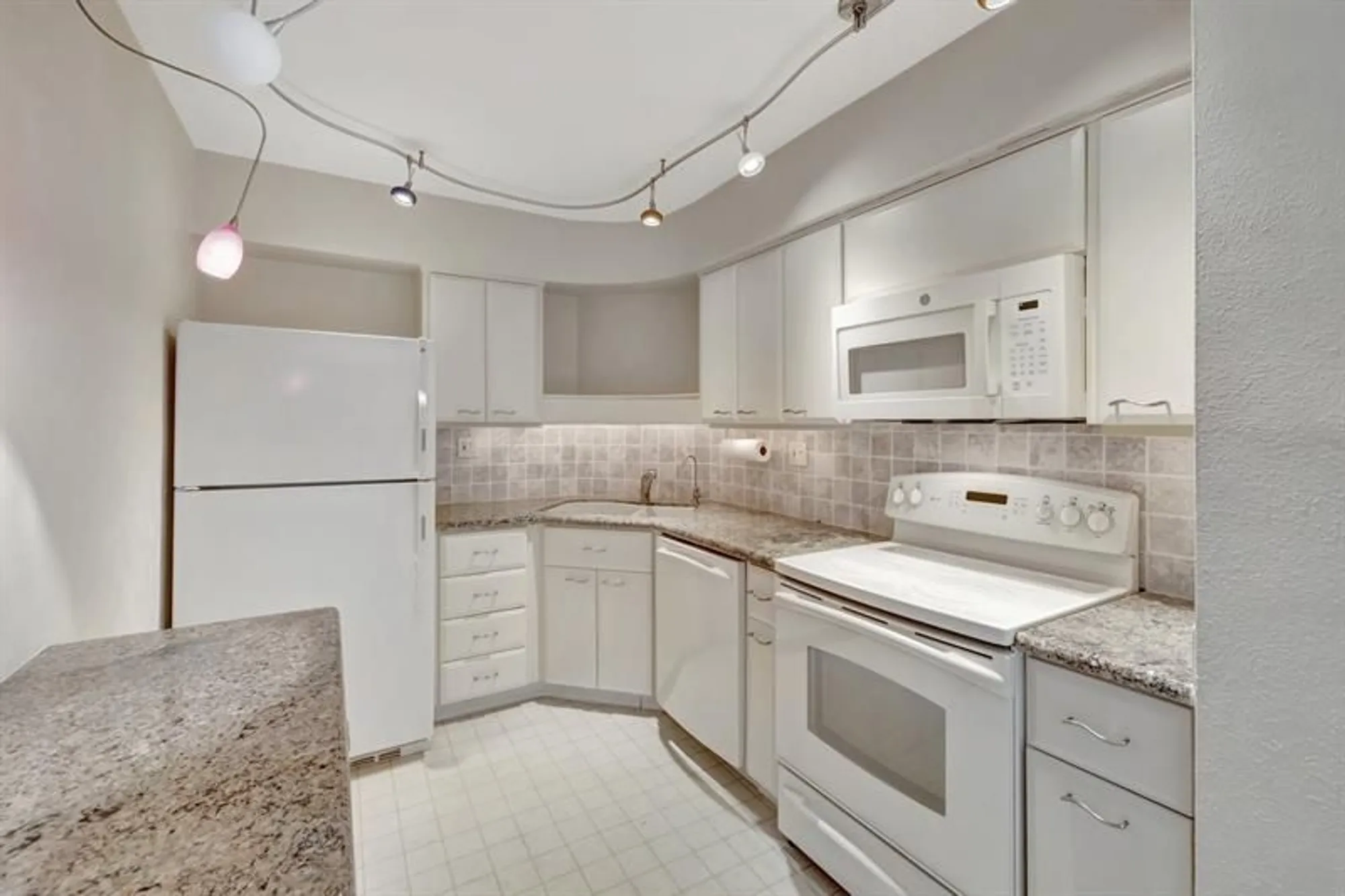 Property Slideshow image 15 of 47 | 3300 ne 36th st 609, Fort Lauderdale, FL, 33308