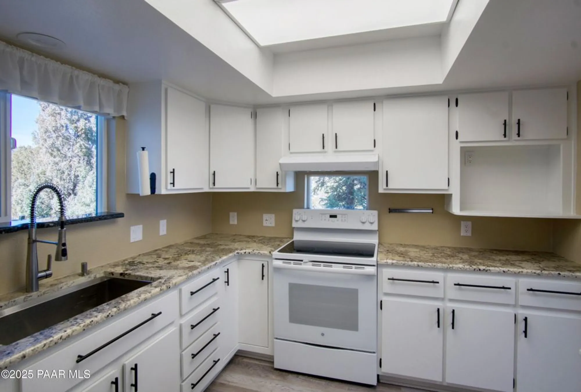 Property Slideshow image 16 of 77 | 4921 summit cir, Prescott, AZ, 86301