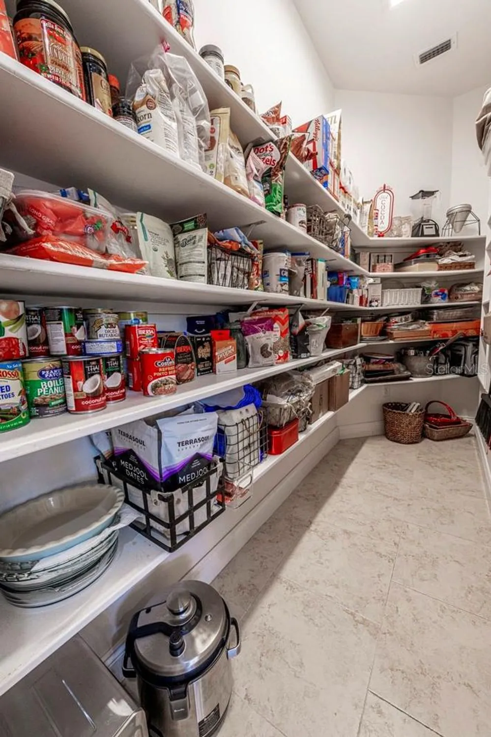 Property Slideshow image 17 of 64 | 5061 greenbriar trl, Mount Dora, FL, 32757