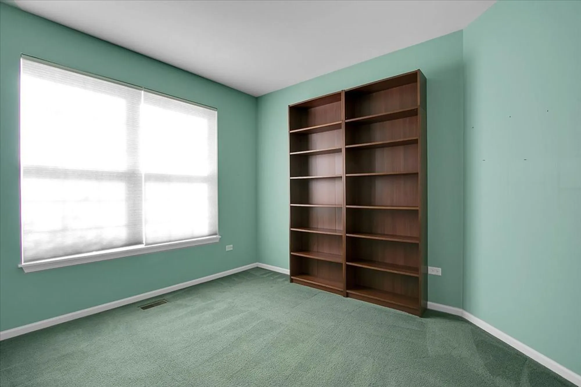 Property Slideshow image 6 of 28 | 16012 carillon lakes ct, Crest Hill, IL, 60403