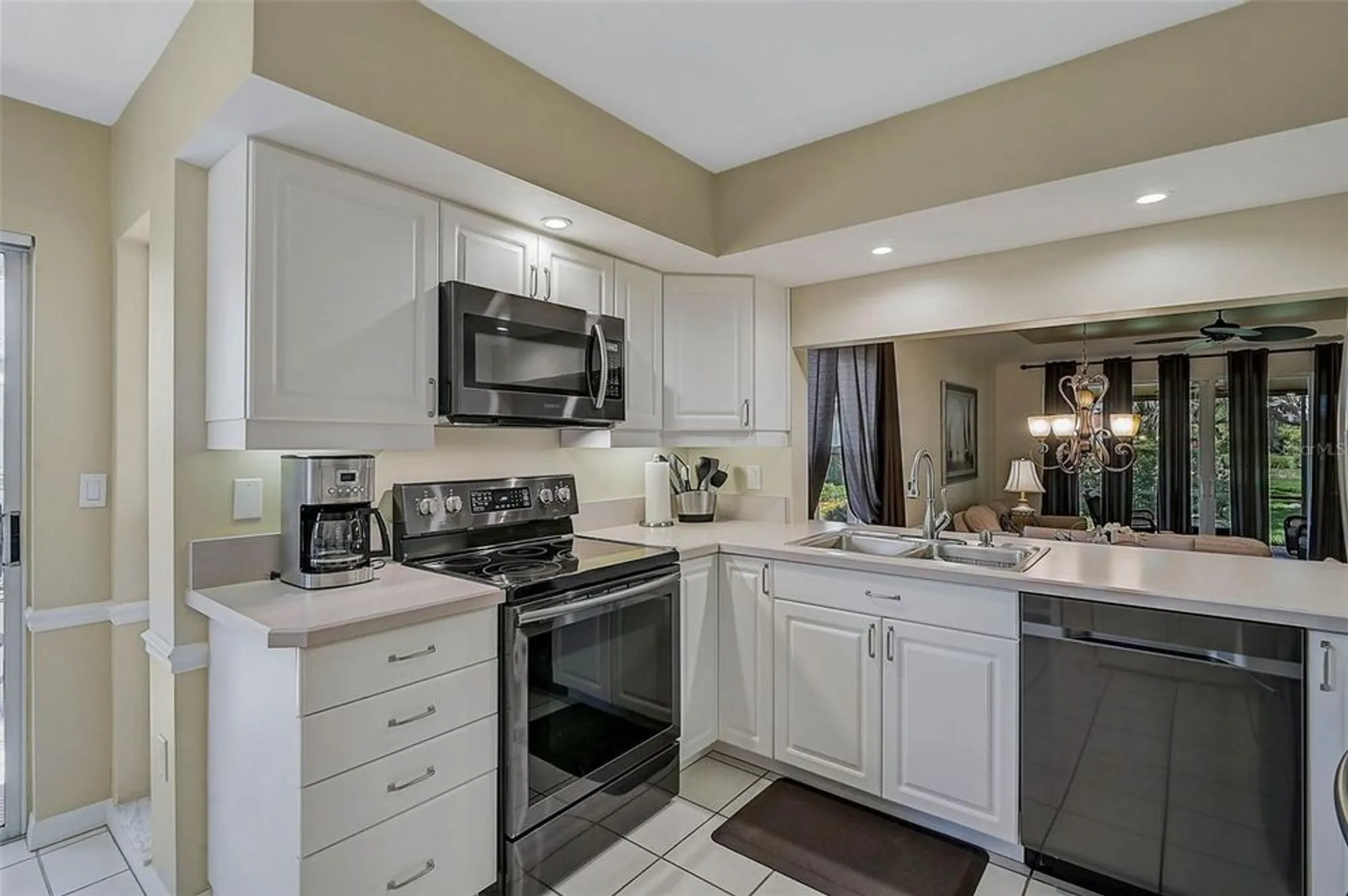 Property Slideshow image 9 of 49 | 7341 golf pointe cir, Sarasota, FL, 34243
