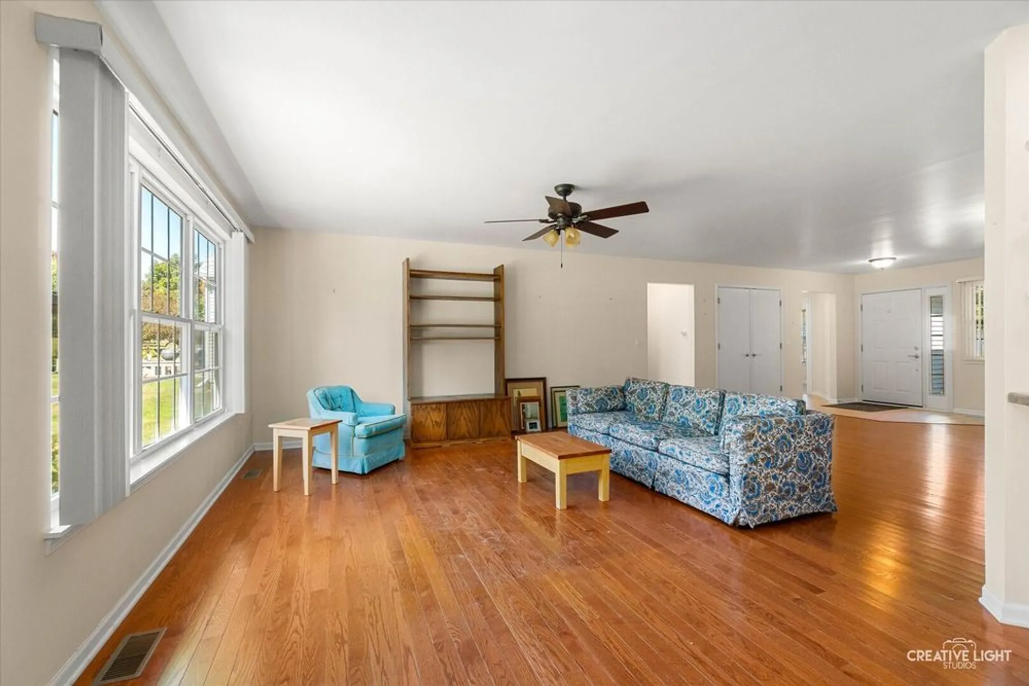 Property Slideshow image 6 of 22 | 505 parkland ct, Oswego, IL, 60543