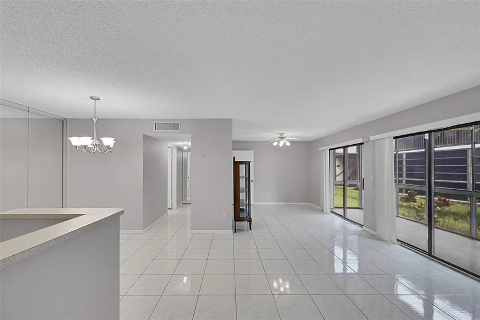 Property Slideshow image 4 of 33 | 9968 n belfort cir 108, Tamarac, FL, 33321