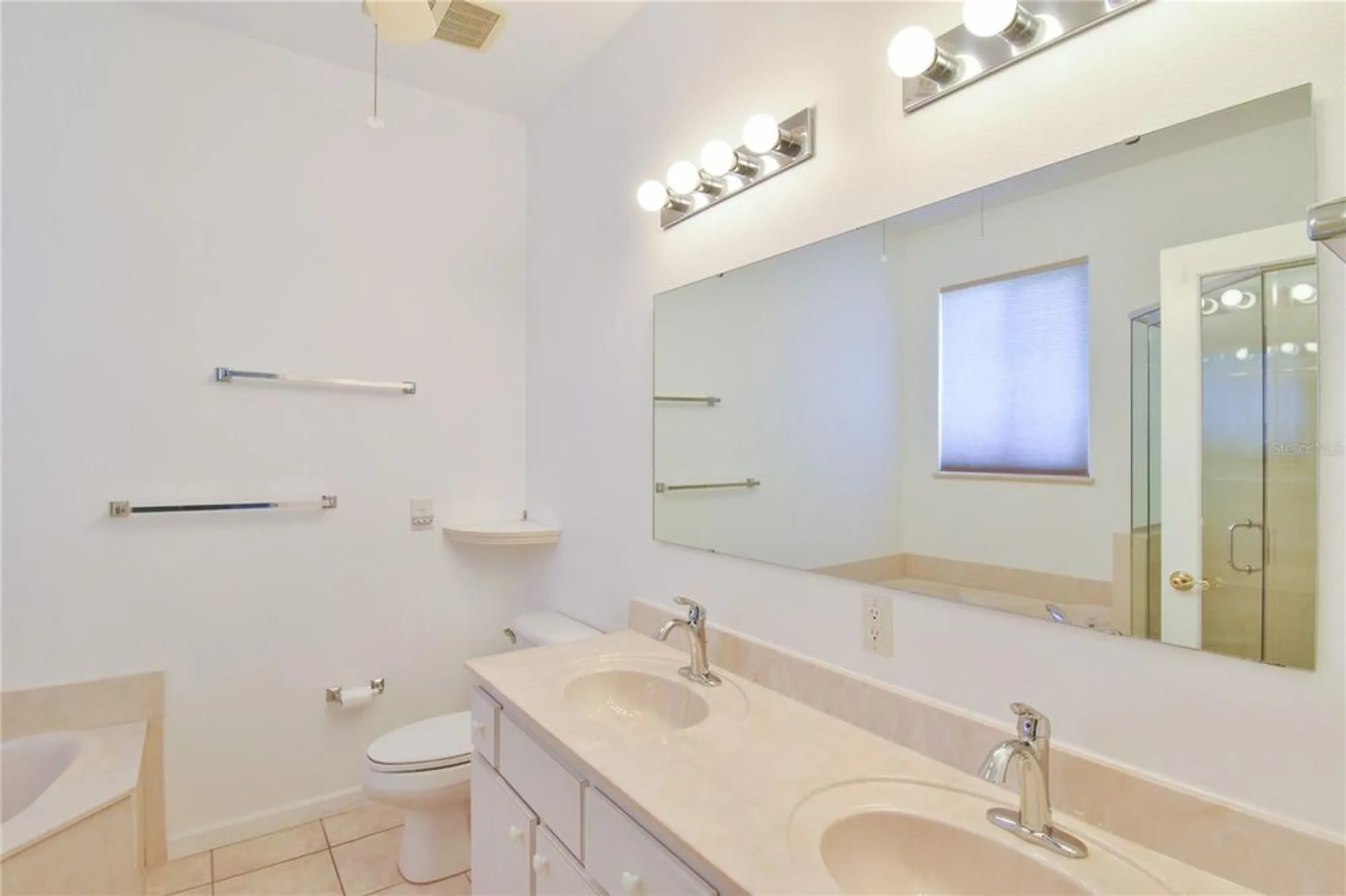 Property Slideshow image 14 of 30 | 5551 nw 25th loop, Ocala, FL, 34482