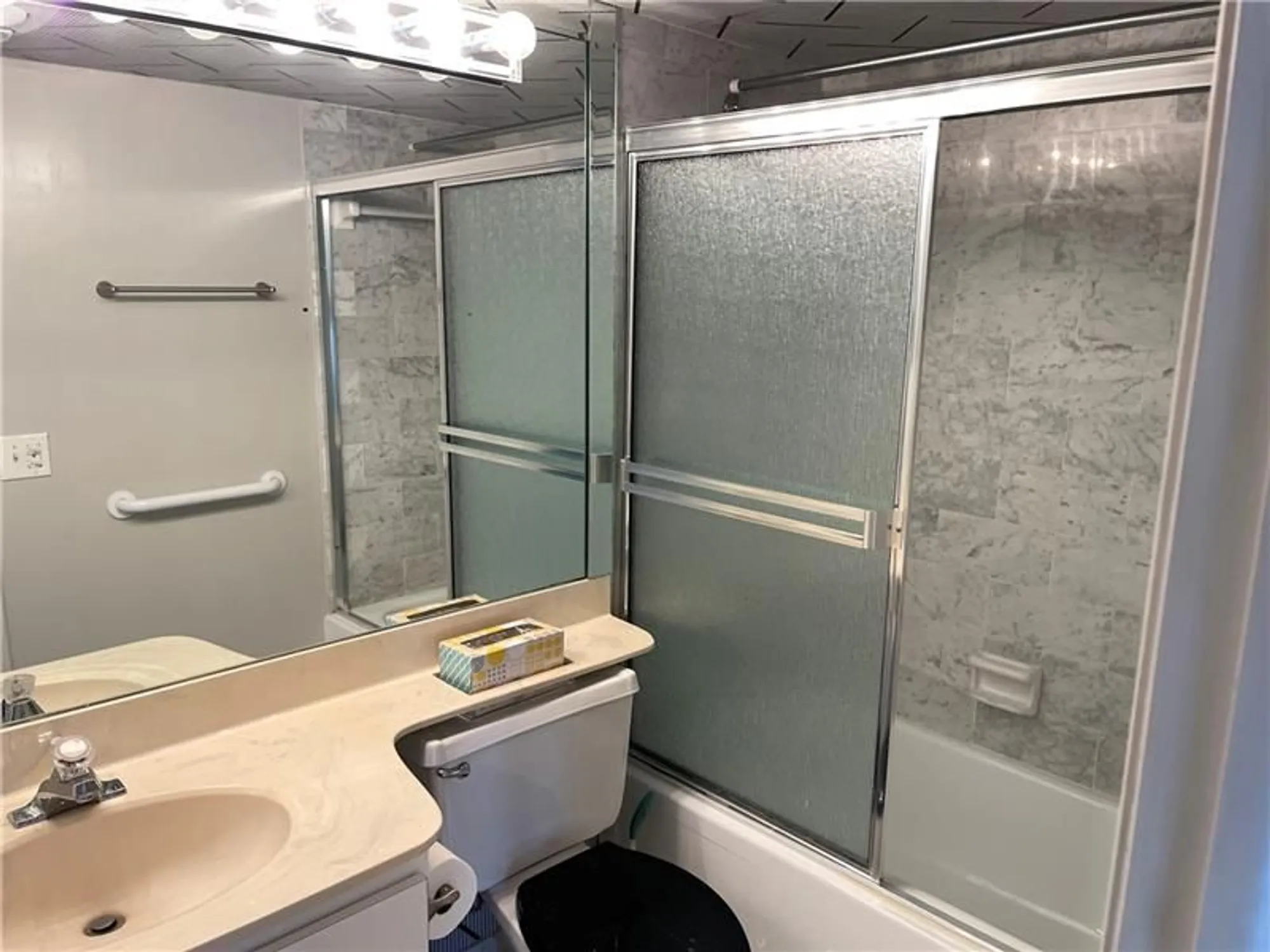 Property Slideshow image 10 of 10 | 9410 n hollybrook lake dr 310, Pembroke Pines, FL, 33025