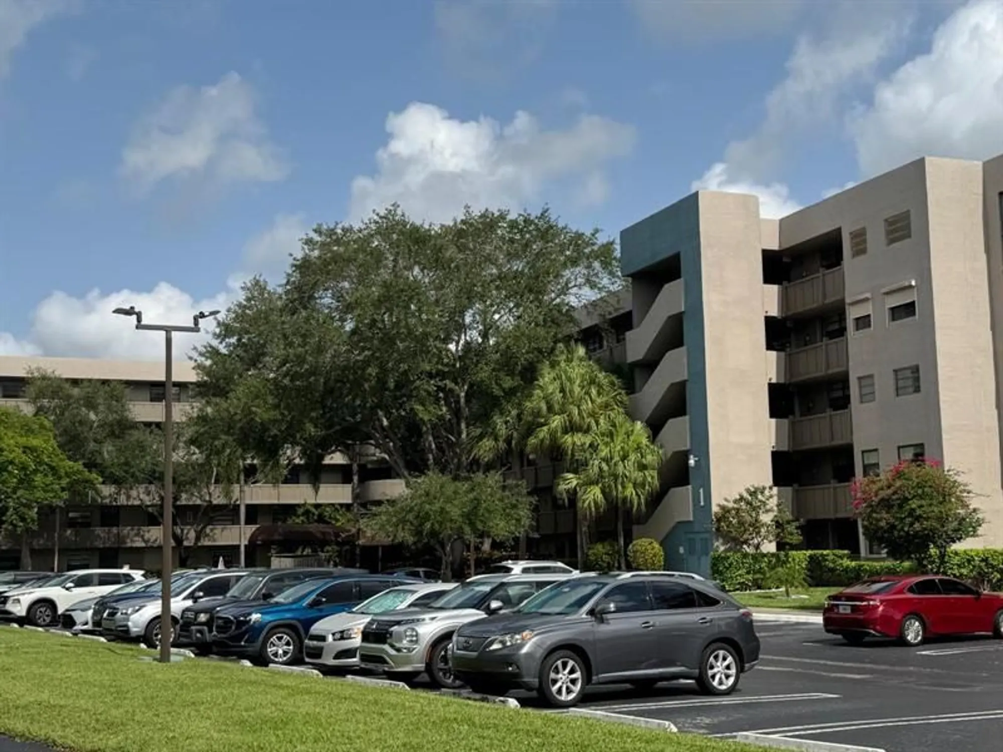 Property Slideshow image 39 of 60 | 900 colony point cir 407, Pembroke Pines, FL, 33026