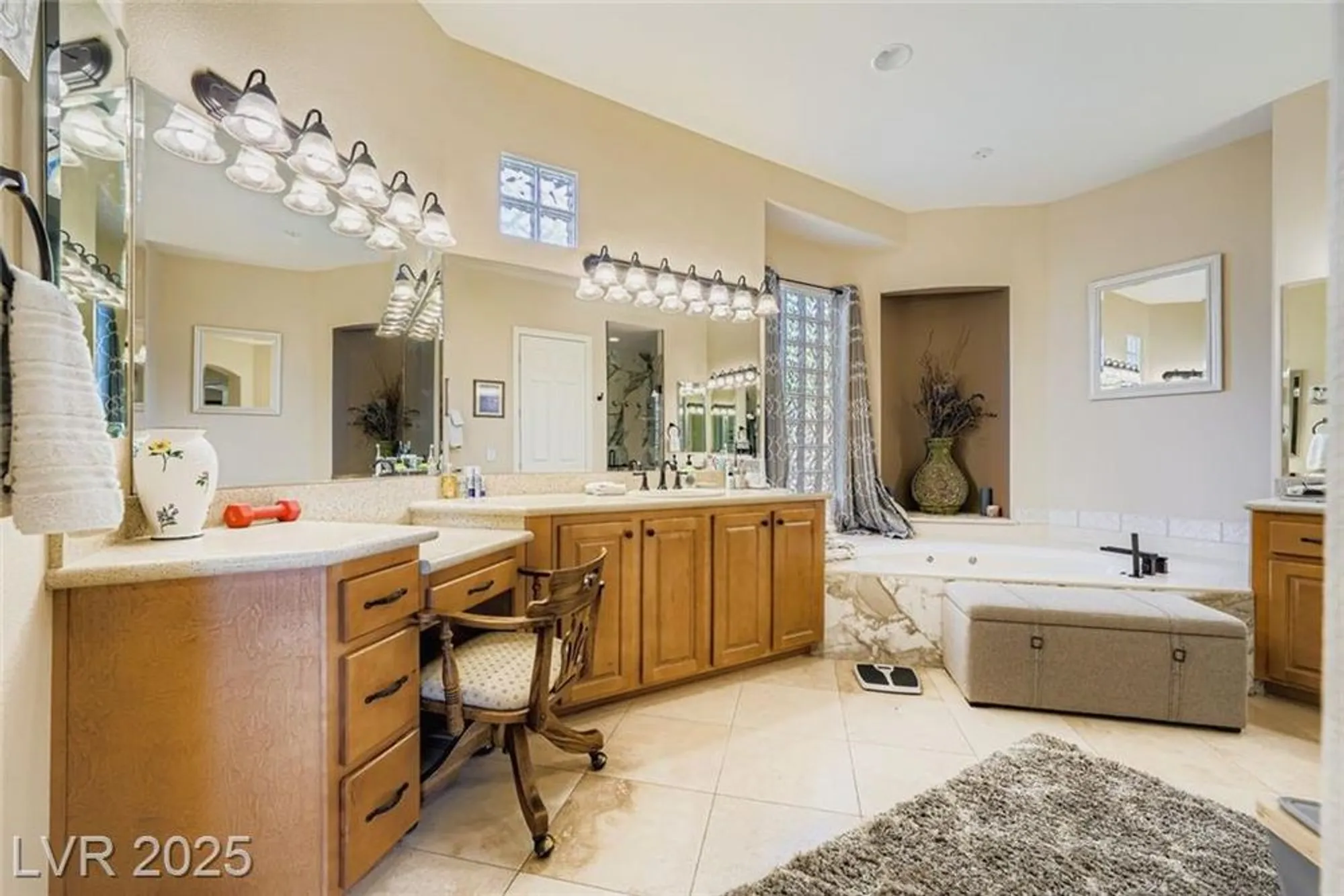 Property Slideshow image 9 of 35 | 4198 melodia songo ct, Las Vegas, NV, 89135