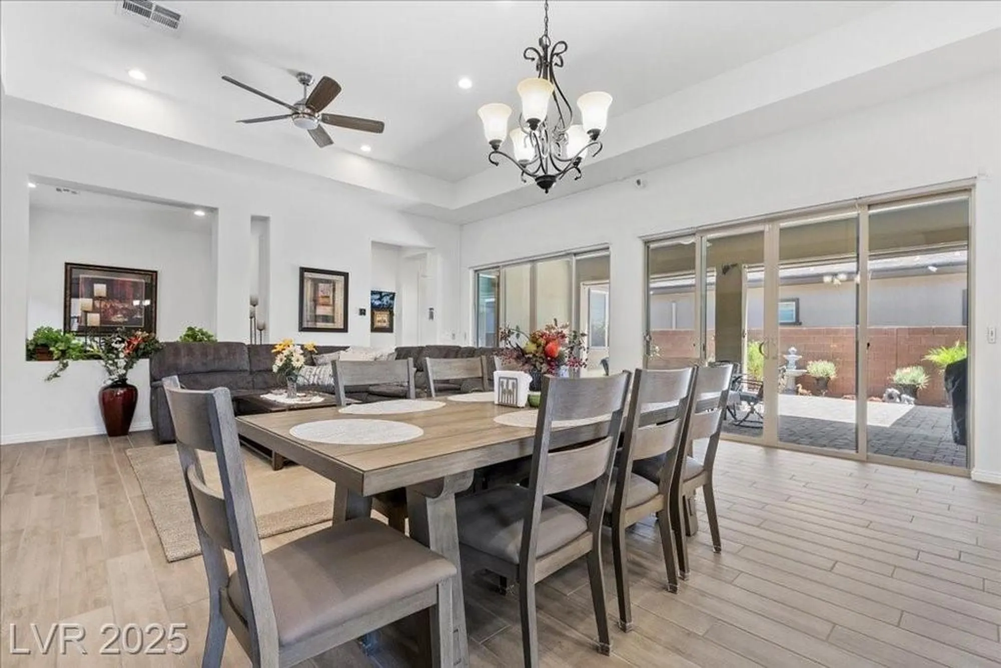 Property Slideshow image 26 of 77 | 6722 desert crimson st, Las Vegas, NV, 89148