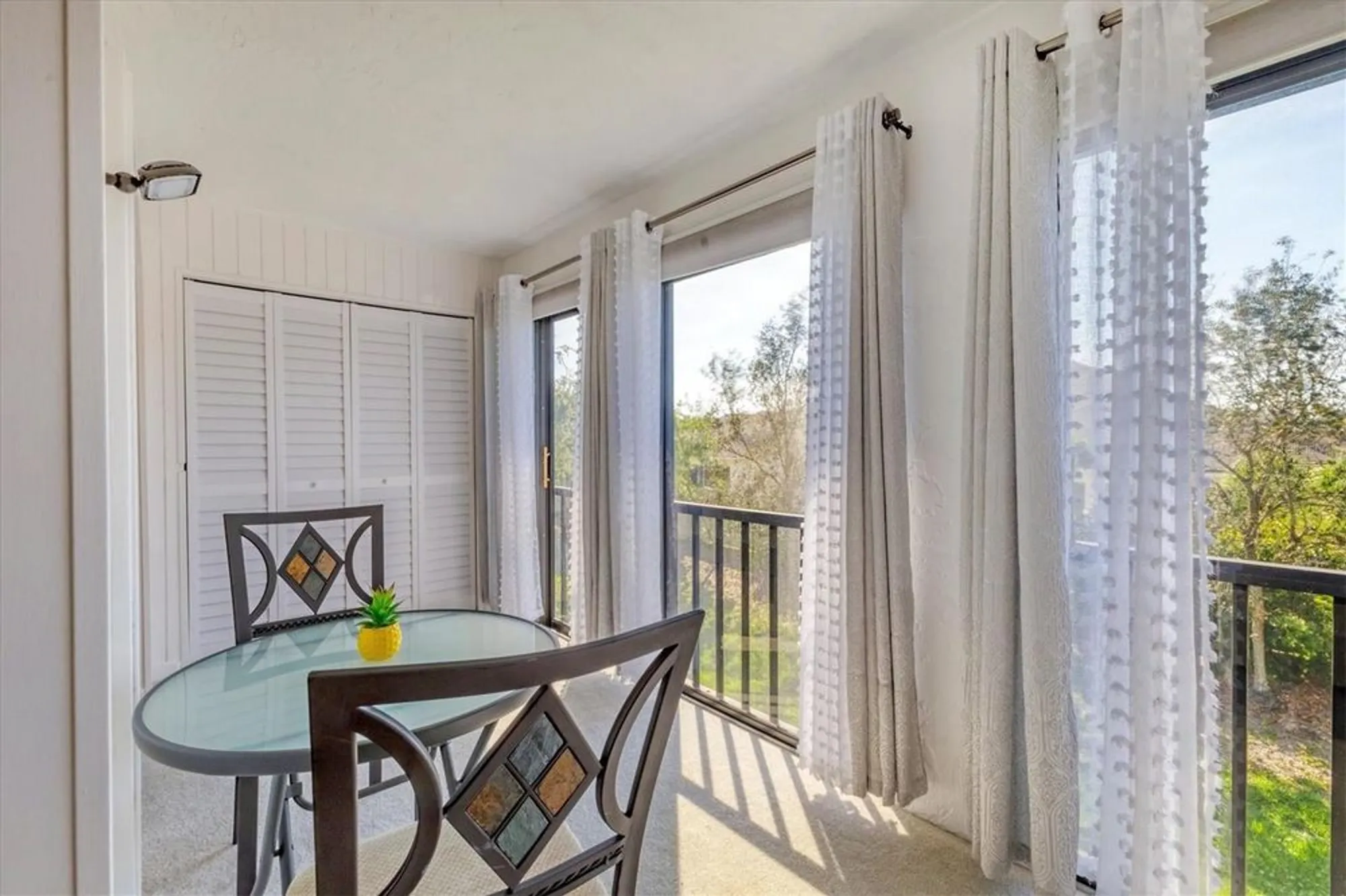 Property Slideshow image 11 of 64 | 2446 clubhouse cir unit 202, Sarasota, FL, 34232