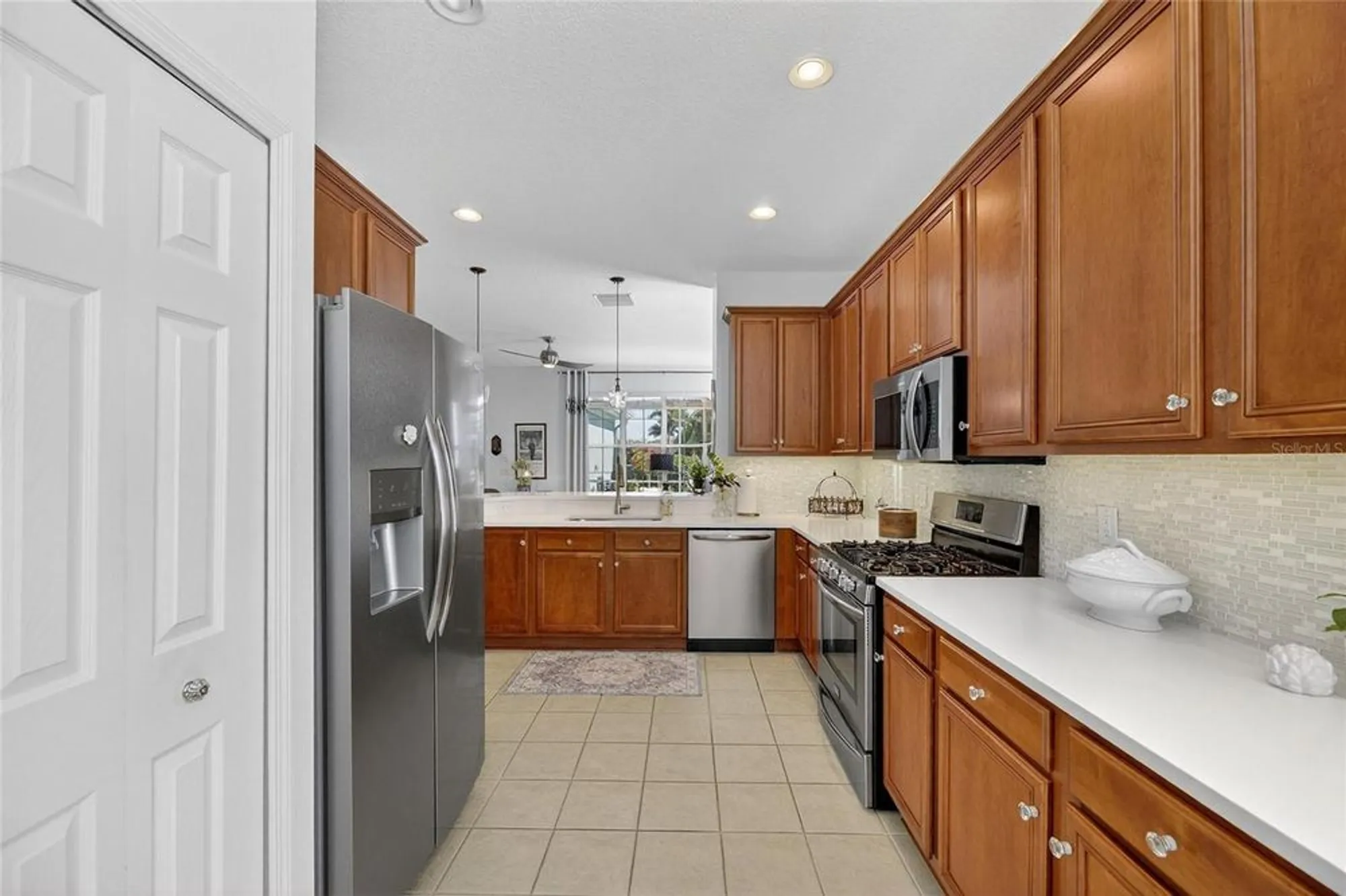 Property Slideshow image 19 of 100 | 5612 golden isles dr, Apollo Beach, FL, 33572