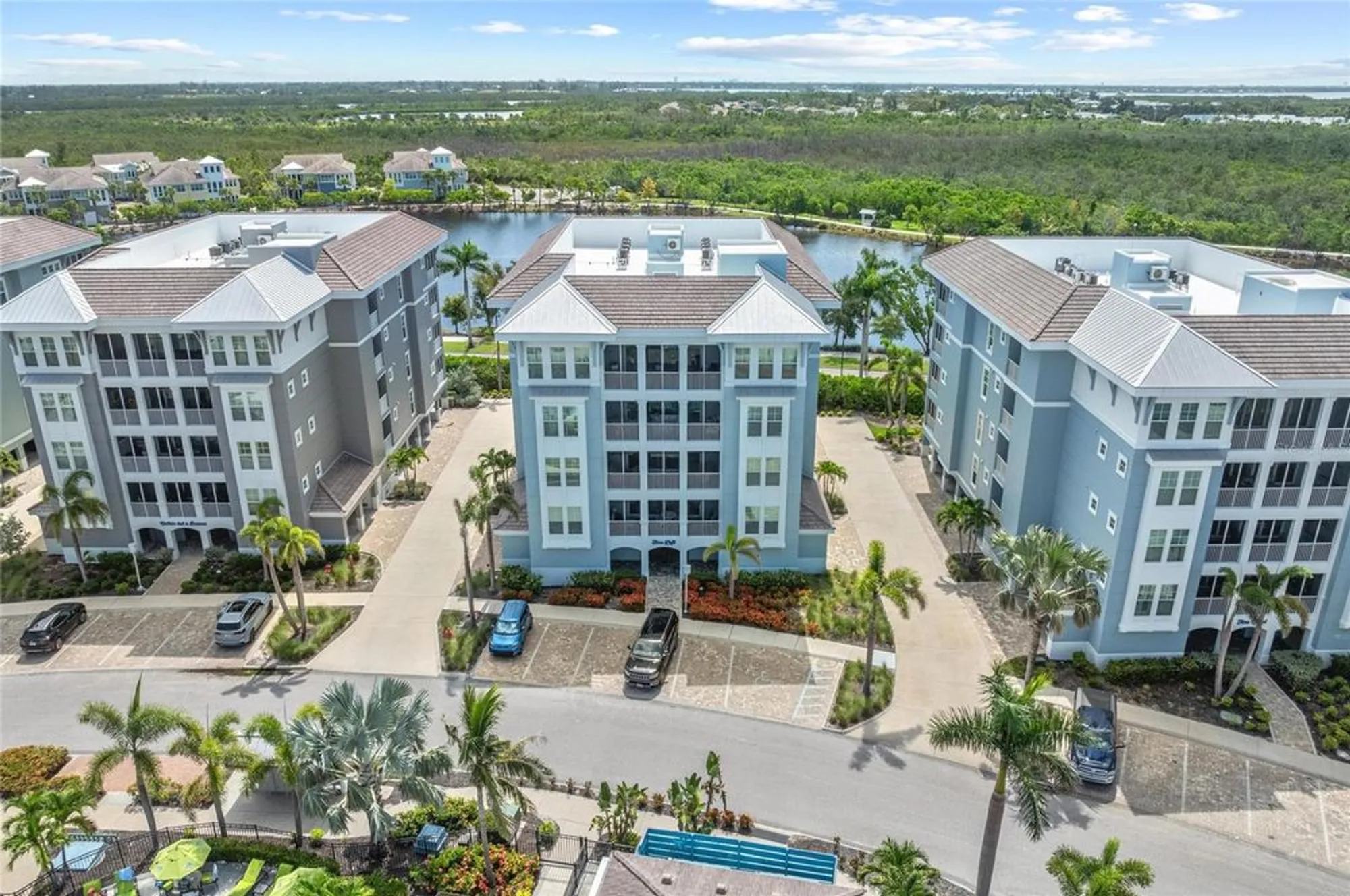 Property Slideshow image 4 of 100 | 387 aruba cir 301, Bradenton, FL, 34209