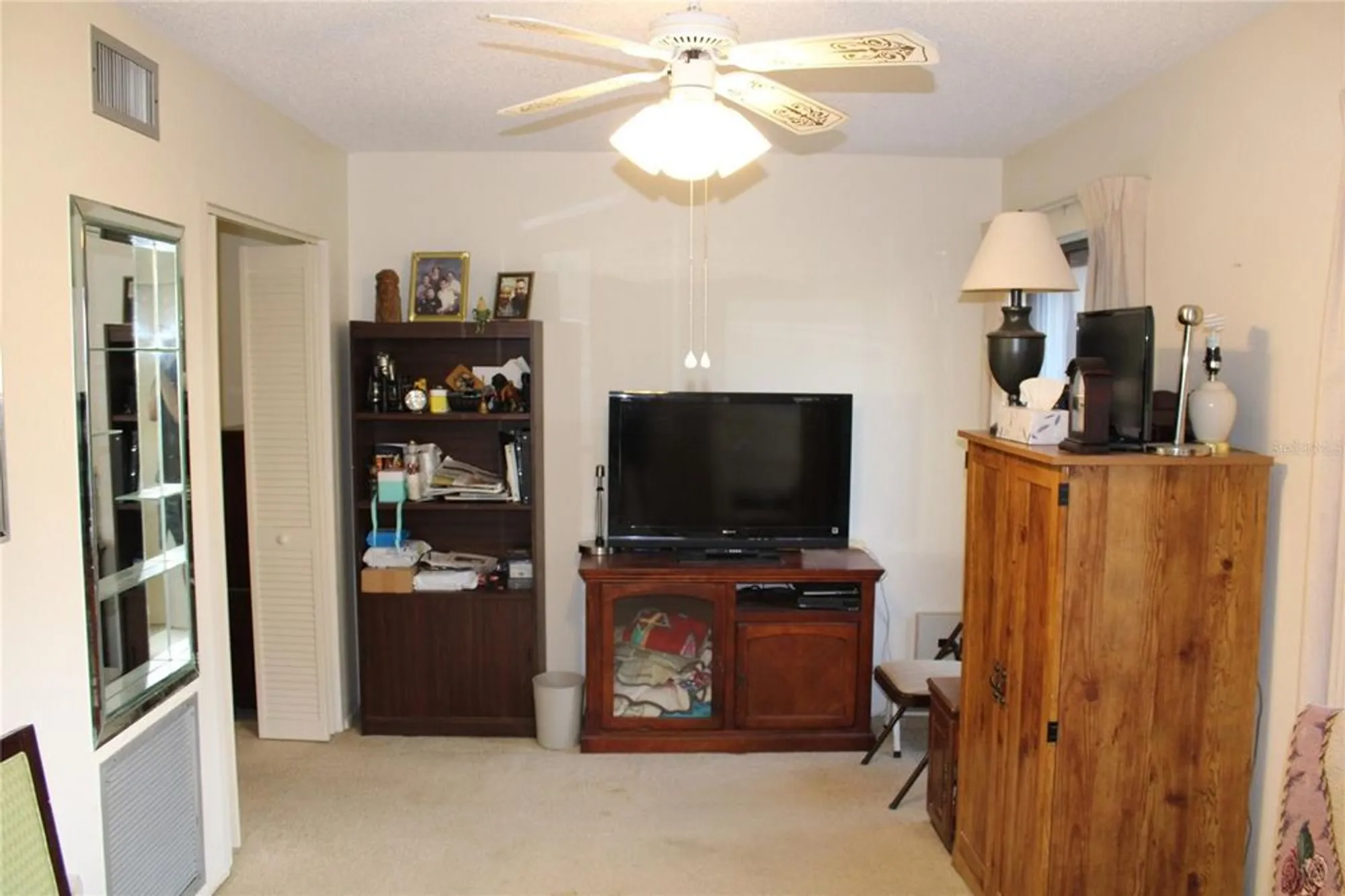 Property Slideshow image 16 of 39 | 2360 irish ln 16, Clearwater, FL, 33763