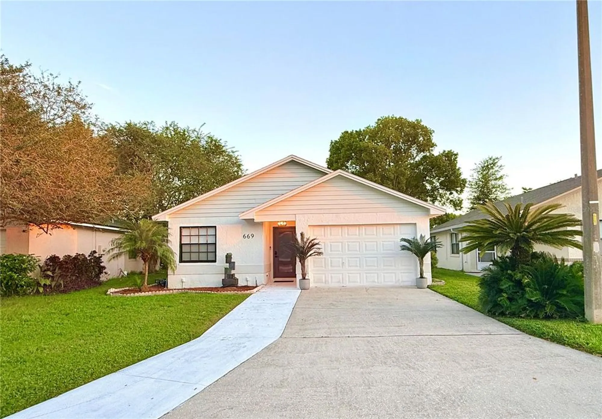 Property Slideshow image 1 of 39 | 669 eagle run, Lakeland, FL, 33809