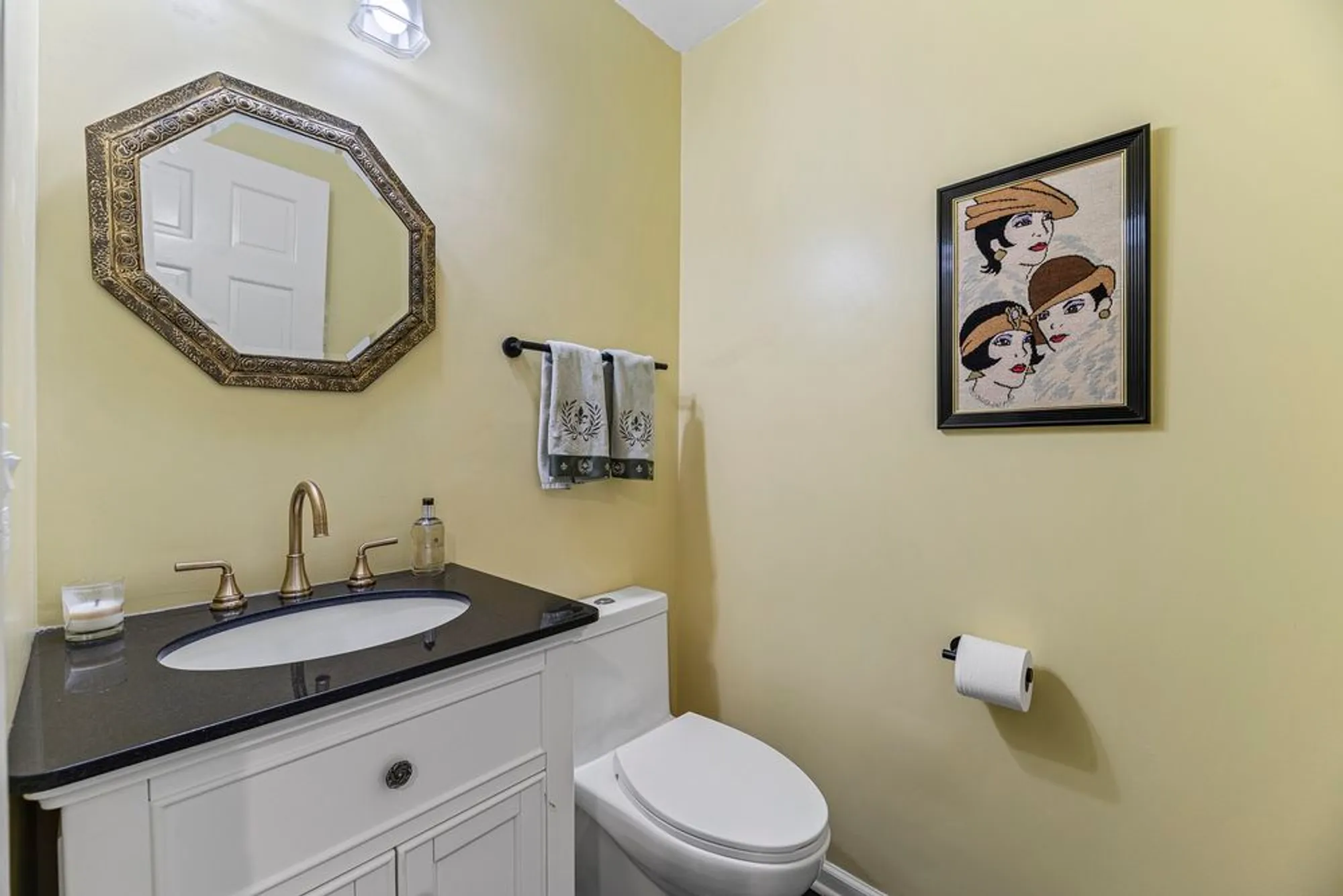 Property Slideshow image 15 of 30 | , Prospect Heights, IL, 60070