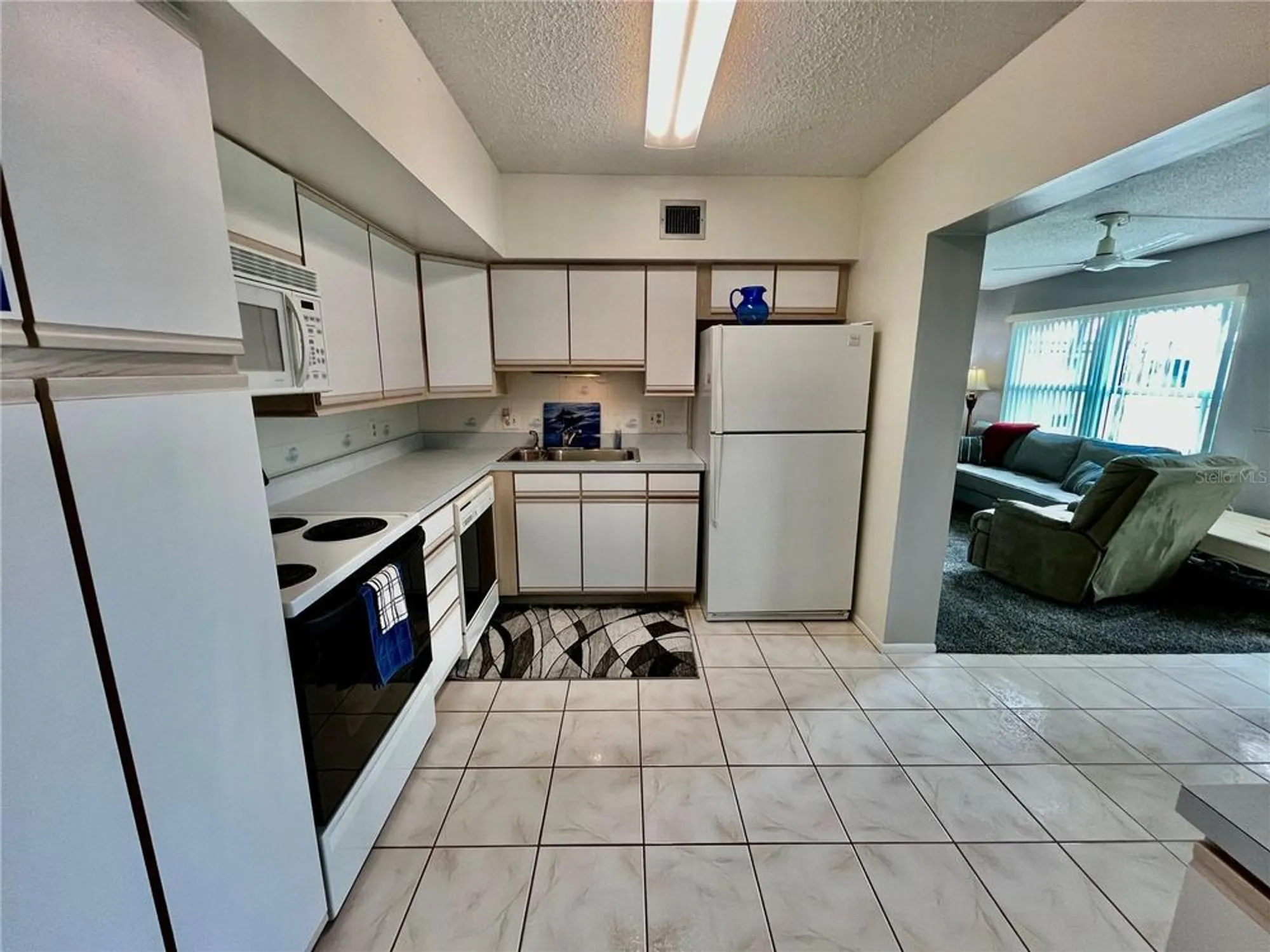 Property Slideshow image 6 of 41 | 2403 finlandia ln 57, Clearwater, FL, 33763