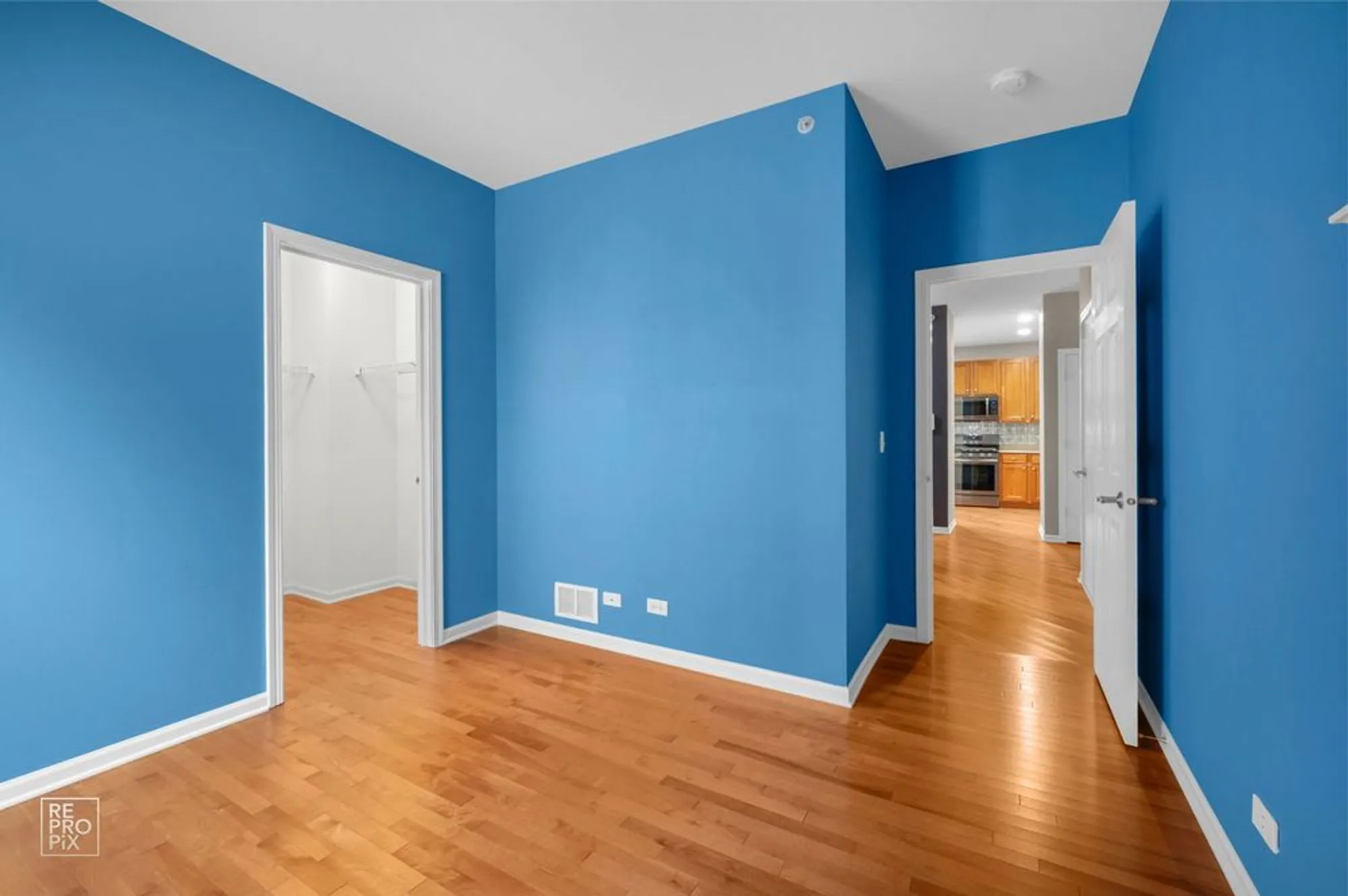 Property Slideshow image 13 of 25 | 1870 hampshire dr, Hoffman Estates, IL, 60192