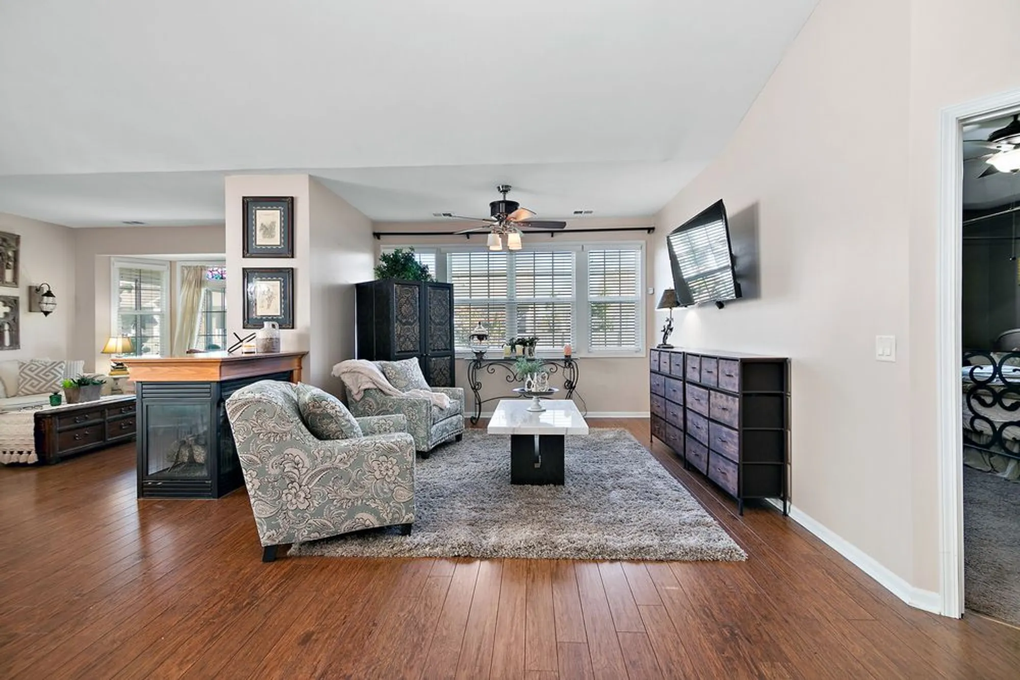 Property Slideshow image 9 of 31 | 17053 mendota dr, Lockport, IL, 60441