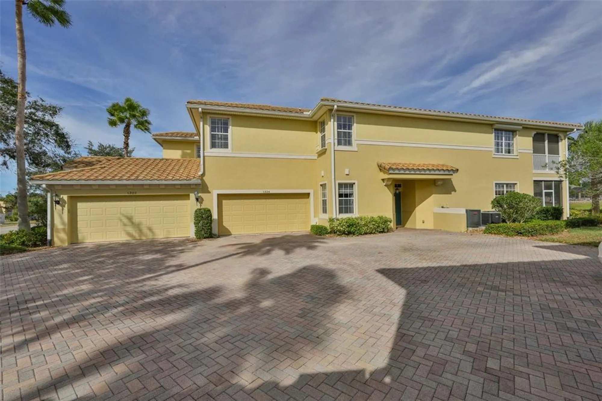 Property Slideshow image 5 of 53 | 1324 emerald dunes dr, Sun City Center, FL, 33573