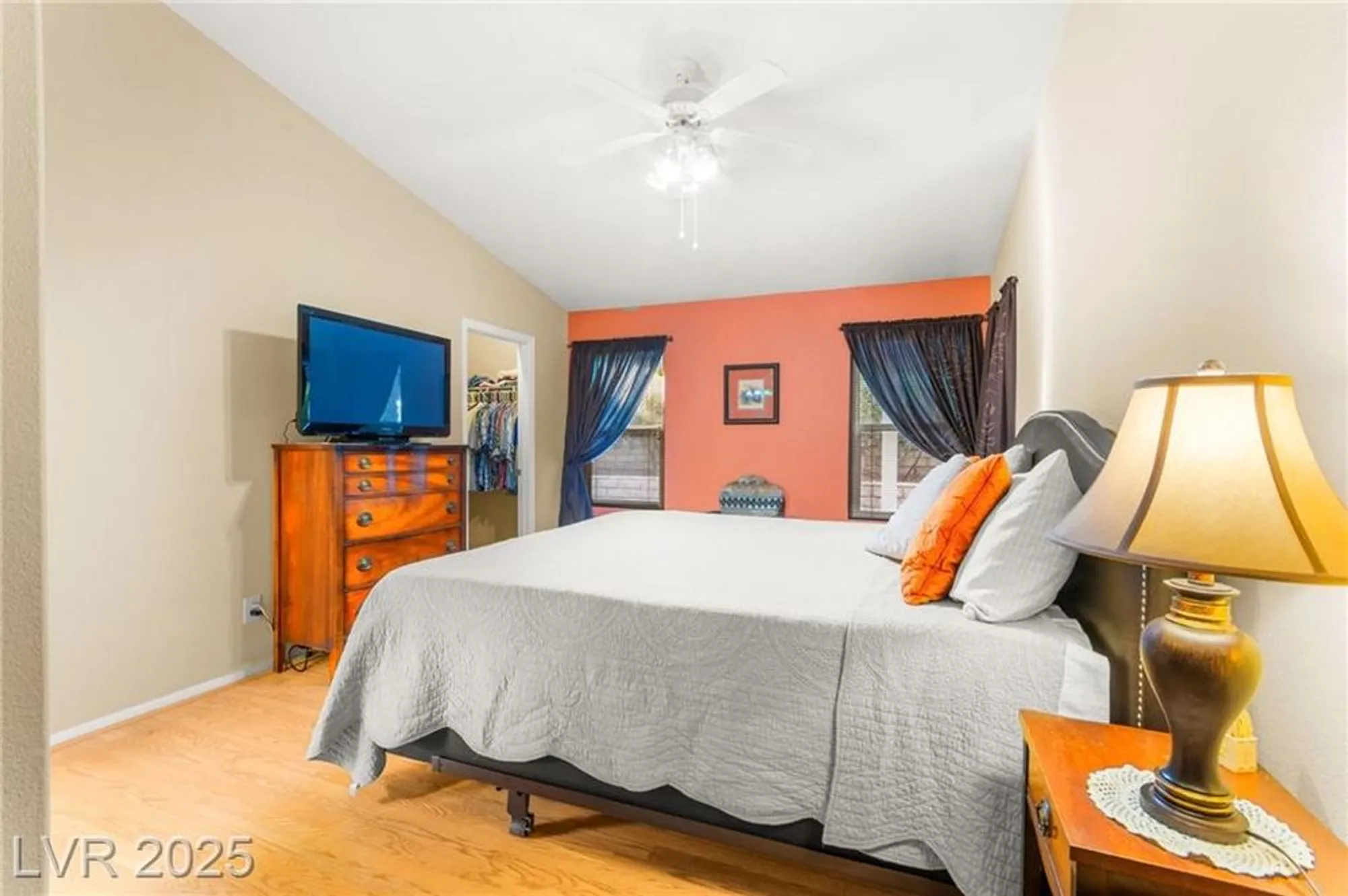 Property Slideshow image 28 of 65 | 5245 woodlawn ln, Las Vegas, NV, 89130