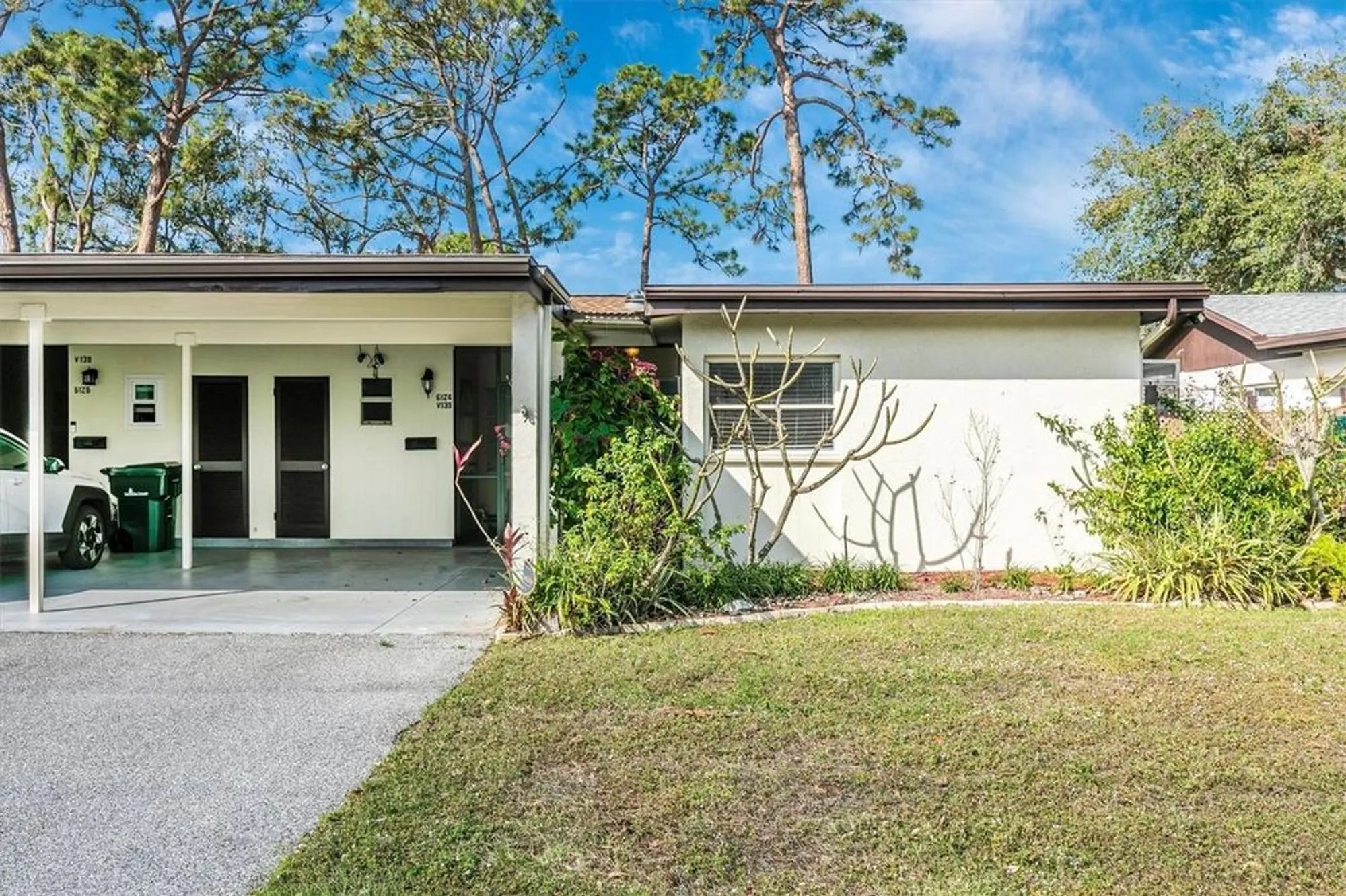 Property Slideshow image 3 of 74 | 6124 green view dr # 139, Sarasota, FL, 34231