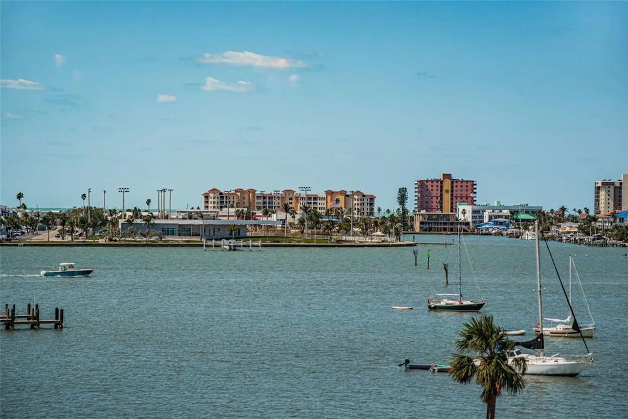 Property Slideshow image 9 of 50 | 4550 cove cir apt 502, St Petersburg, FL, 33708