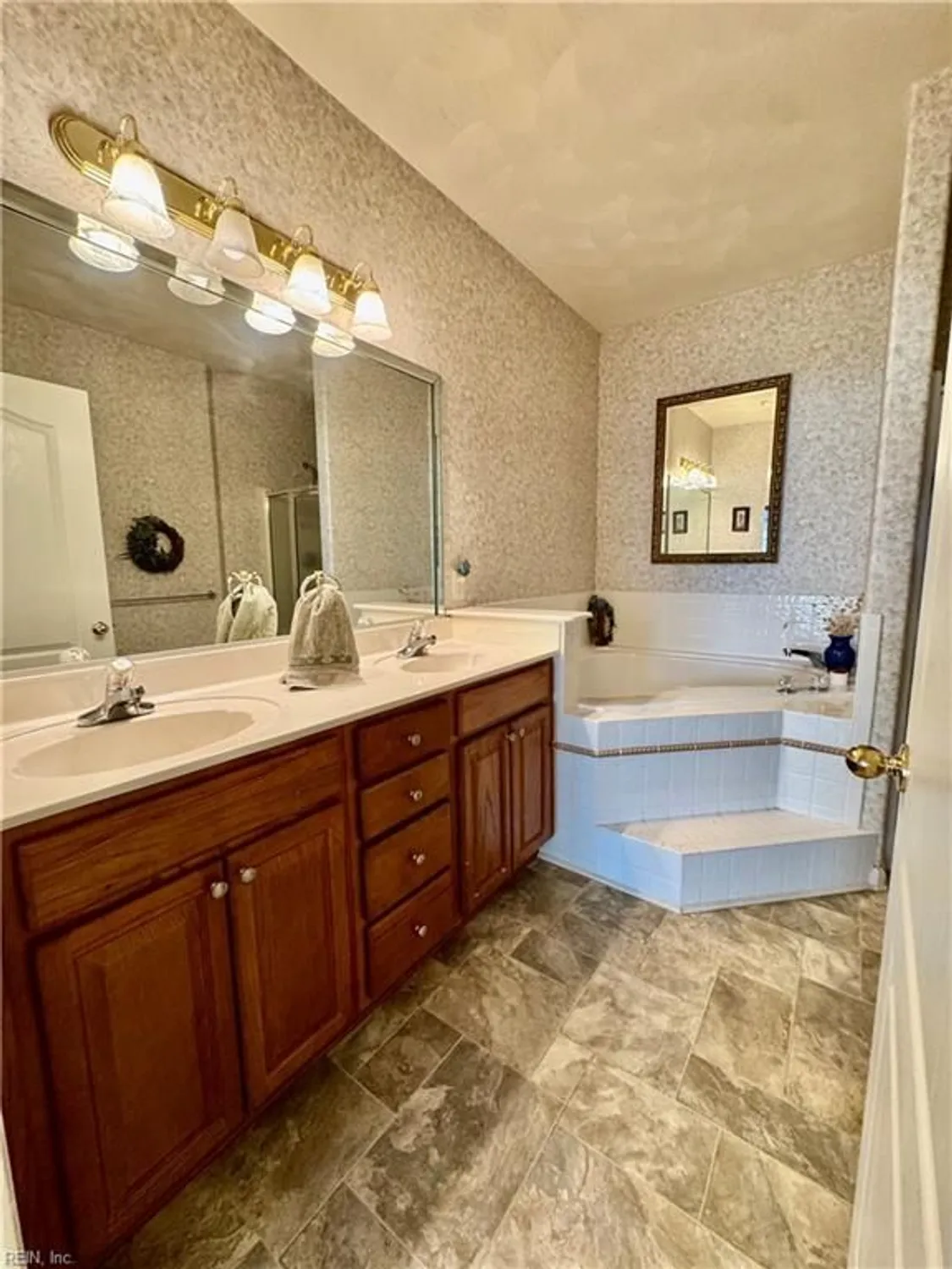 Property Slideshow image 20 of 37 | 2811 loveliness ct, Virginia Beach, VA, 23456