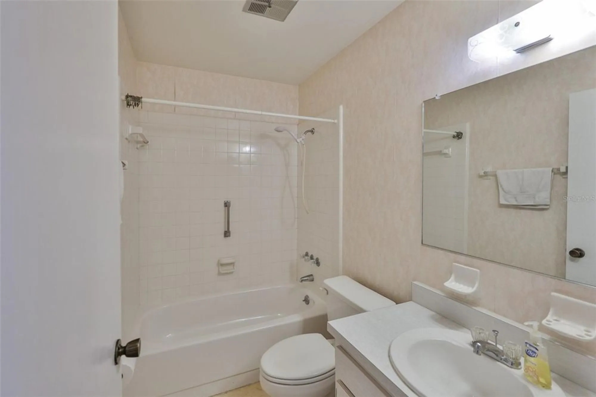 Property Slideshow image 29 of 54 | 1904 canterbury ln 18, Sun City Center, FL, 33573