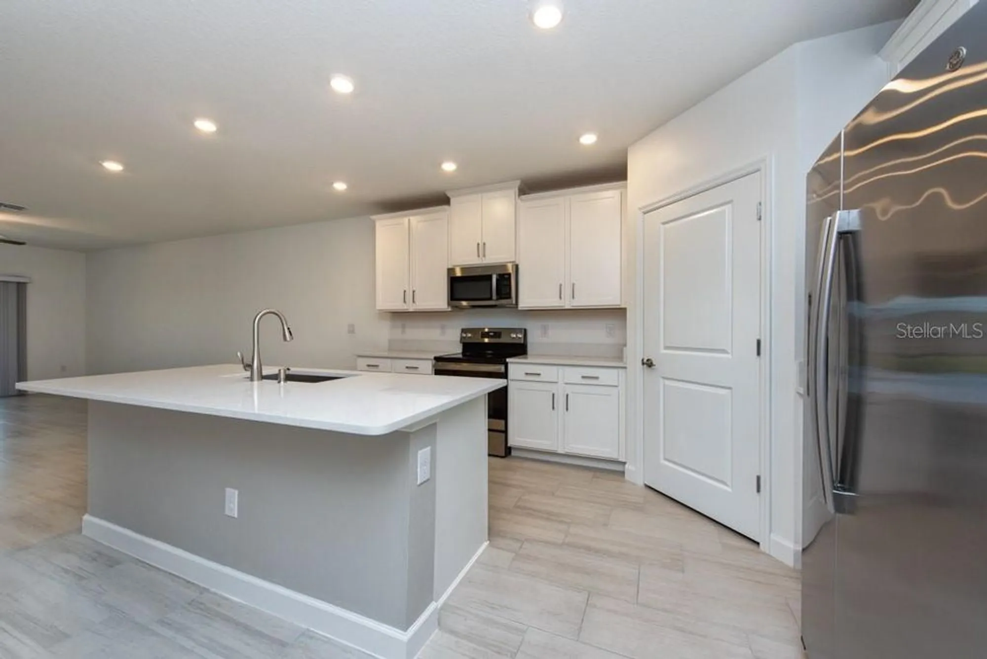 Property Slideshow image 9 of 40 | 10976 gable dig loop, San Antonio, FL, 33576