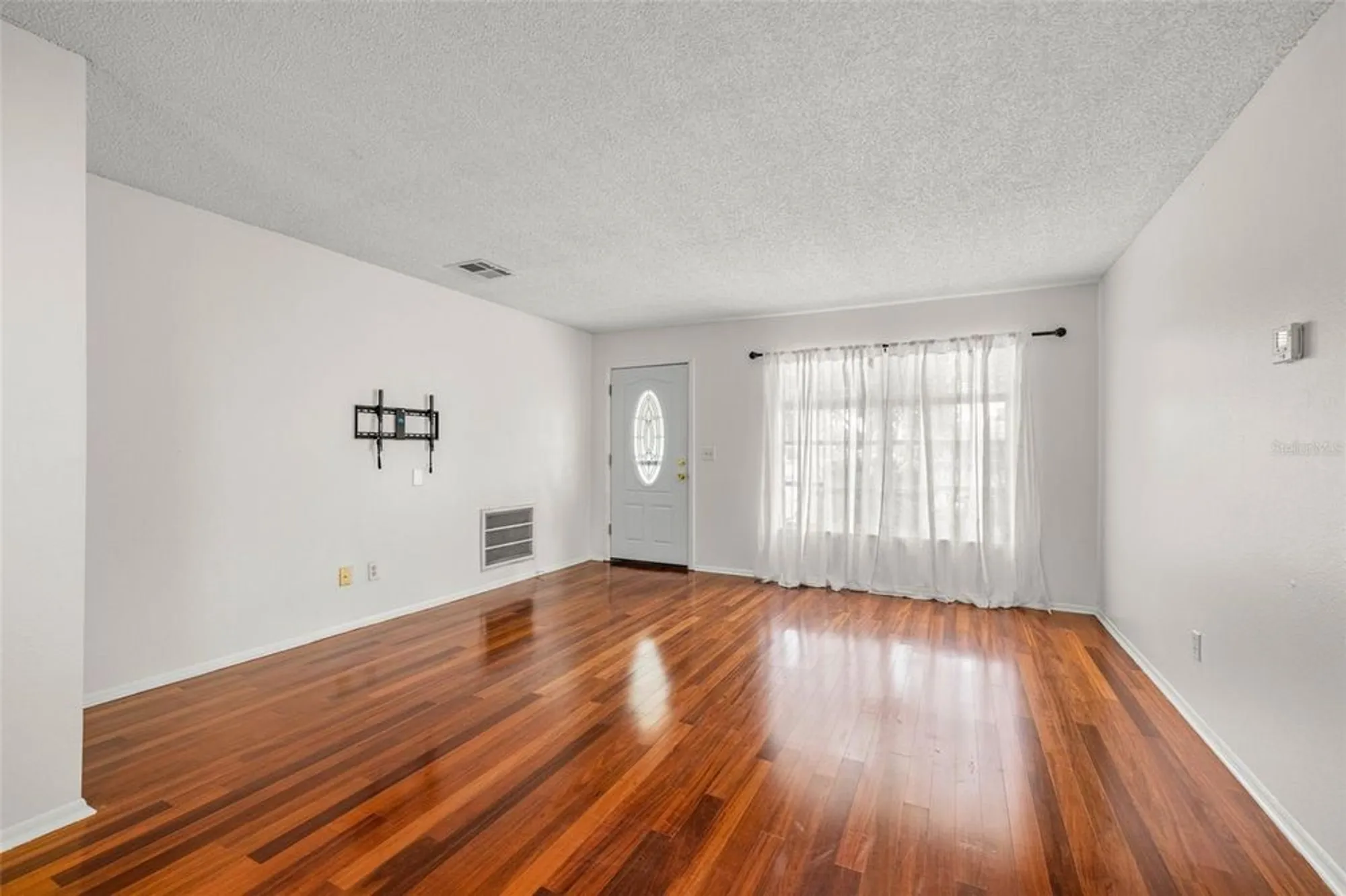 Property Slideshow image 7 of 50 | 142 stafford cir, Palm Harbor, FL, 34684