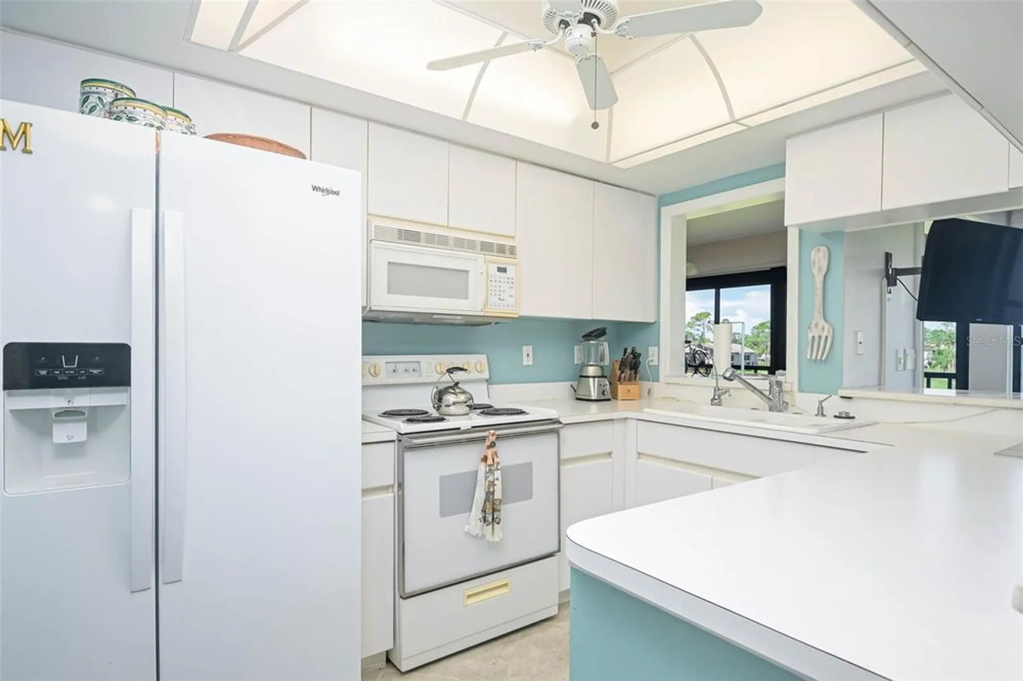 Property Slideshow image 5 of 30 | 5845 trailwinds dr 531, Fort Myers, FL, 33907