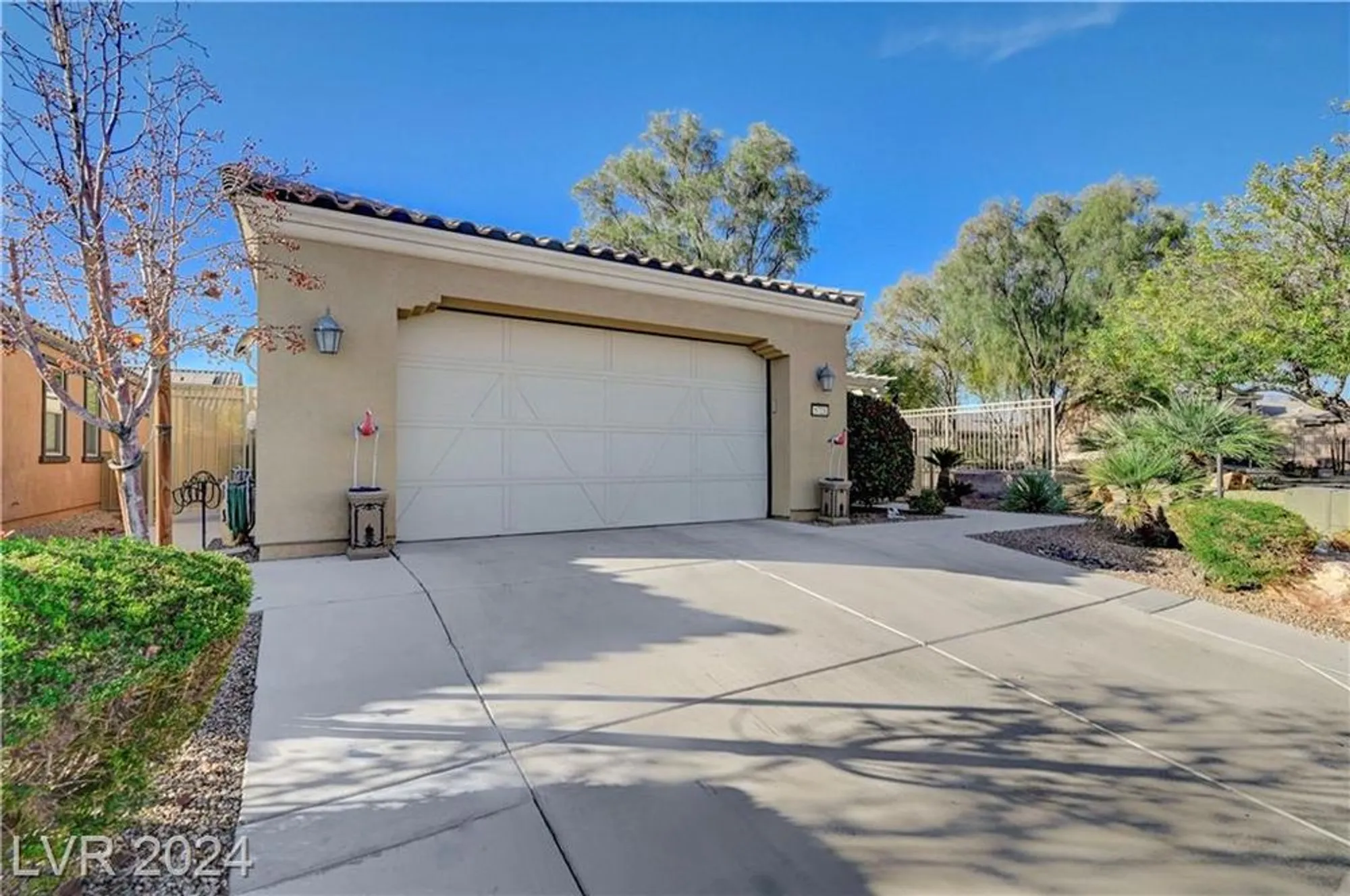 Property Slideshow image 2 of 86 | 5721 keystone crest st, North Las Vegas, NV, 89081