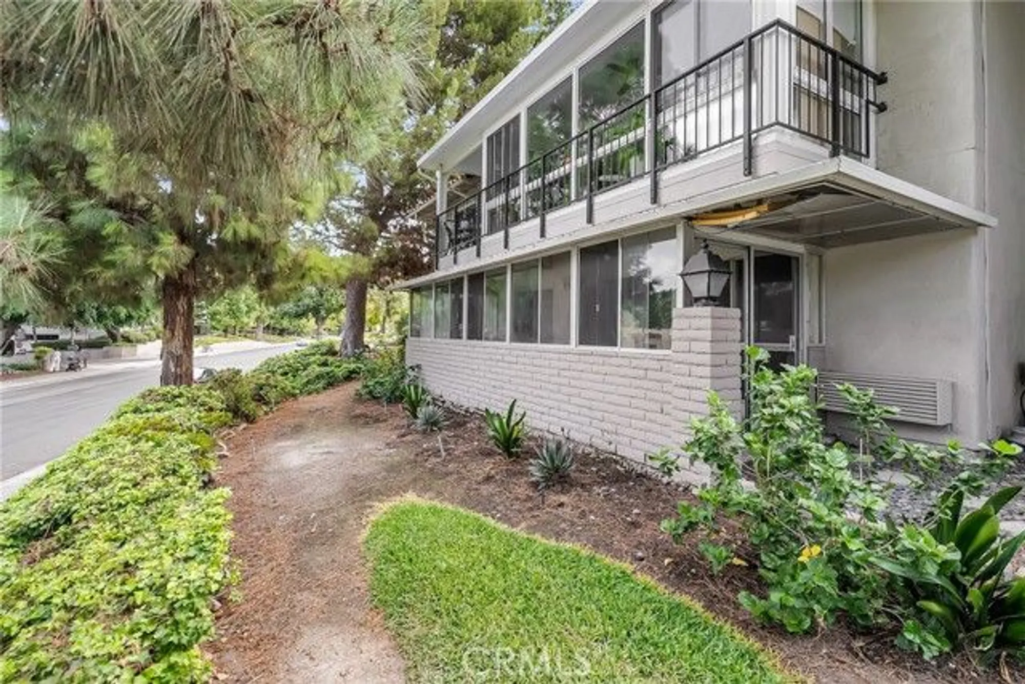 Property Slideshow image 1 of 25 | 2277 via mariposa b, Laguna Woods, CA, 92637