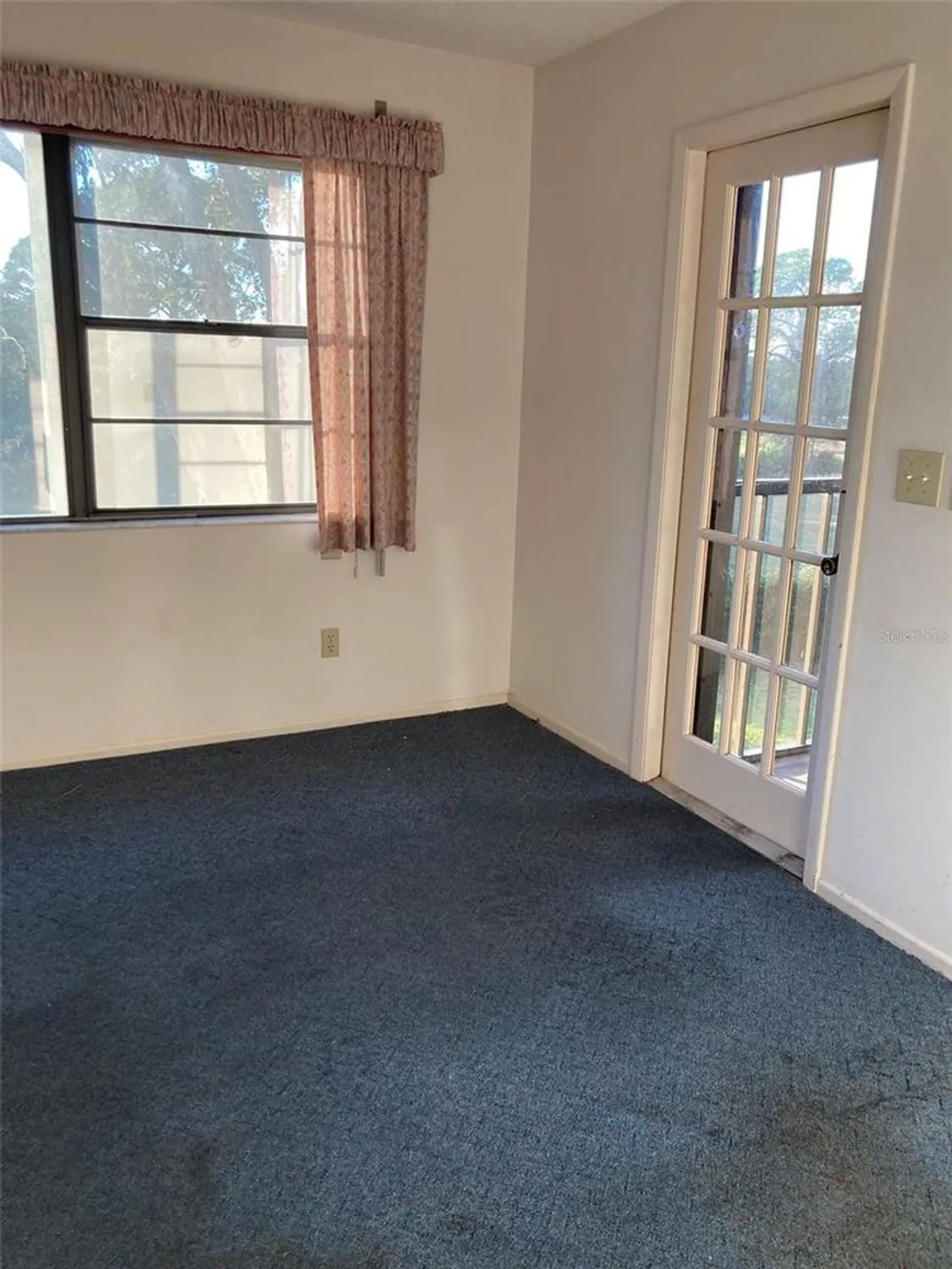 Property Slideshow image 13 of 52 | 8198 terrace garden dr n unit 211, St Petersburg, FL, 33709