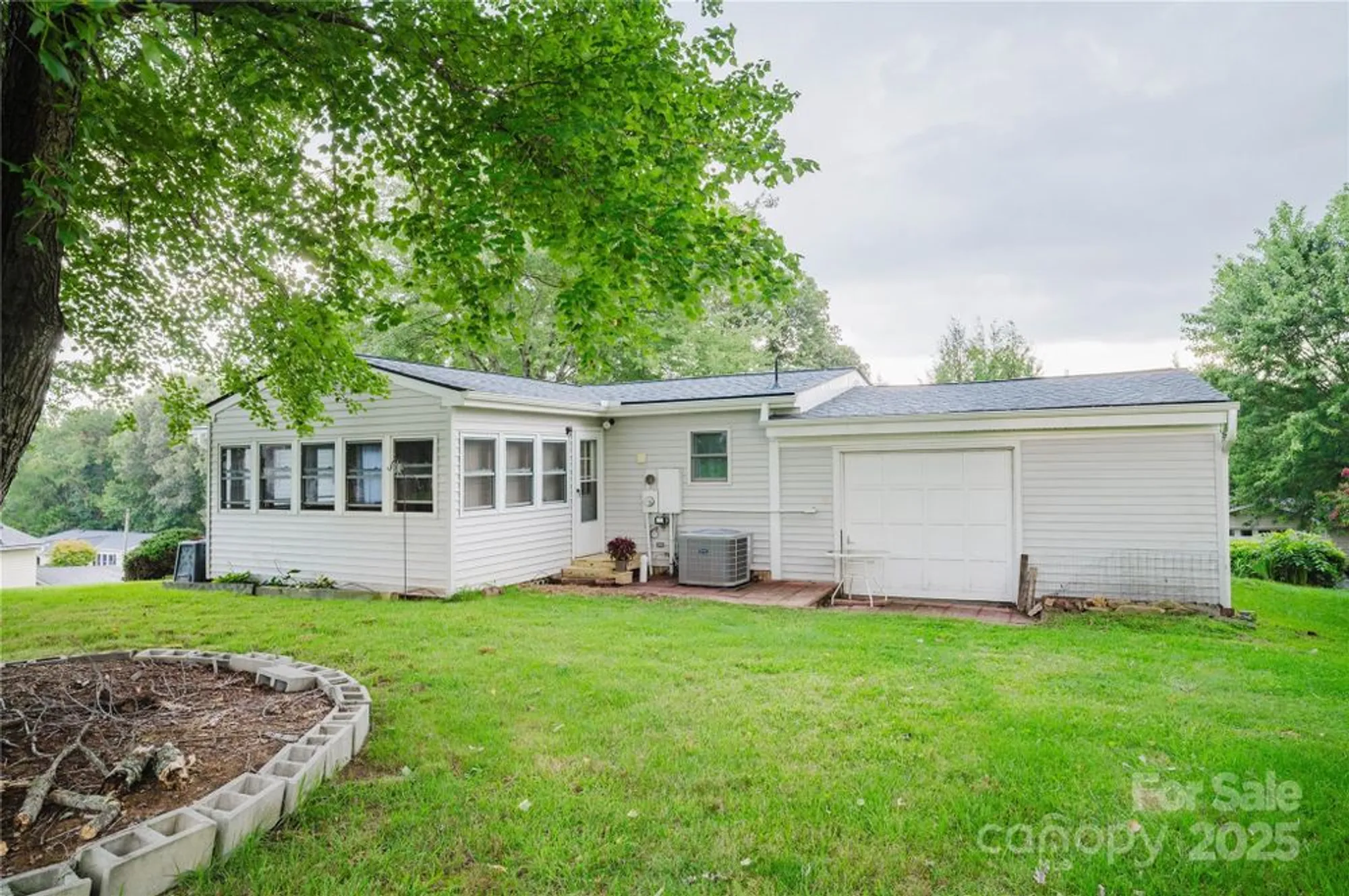 Property Slideshow image 6 of 34 | 402 deerfield ct, Hendersonville, NC, 28792