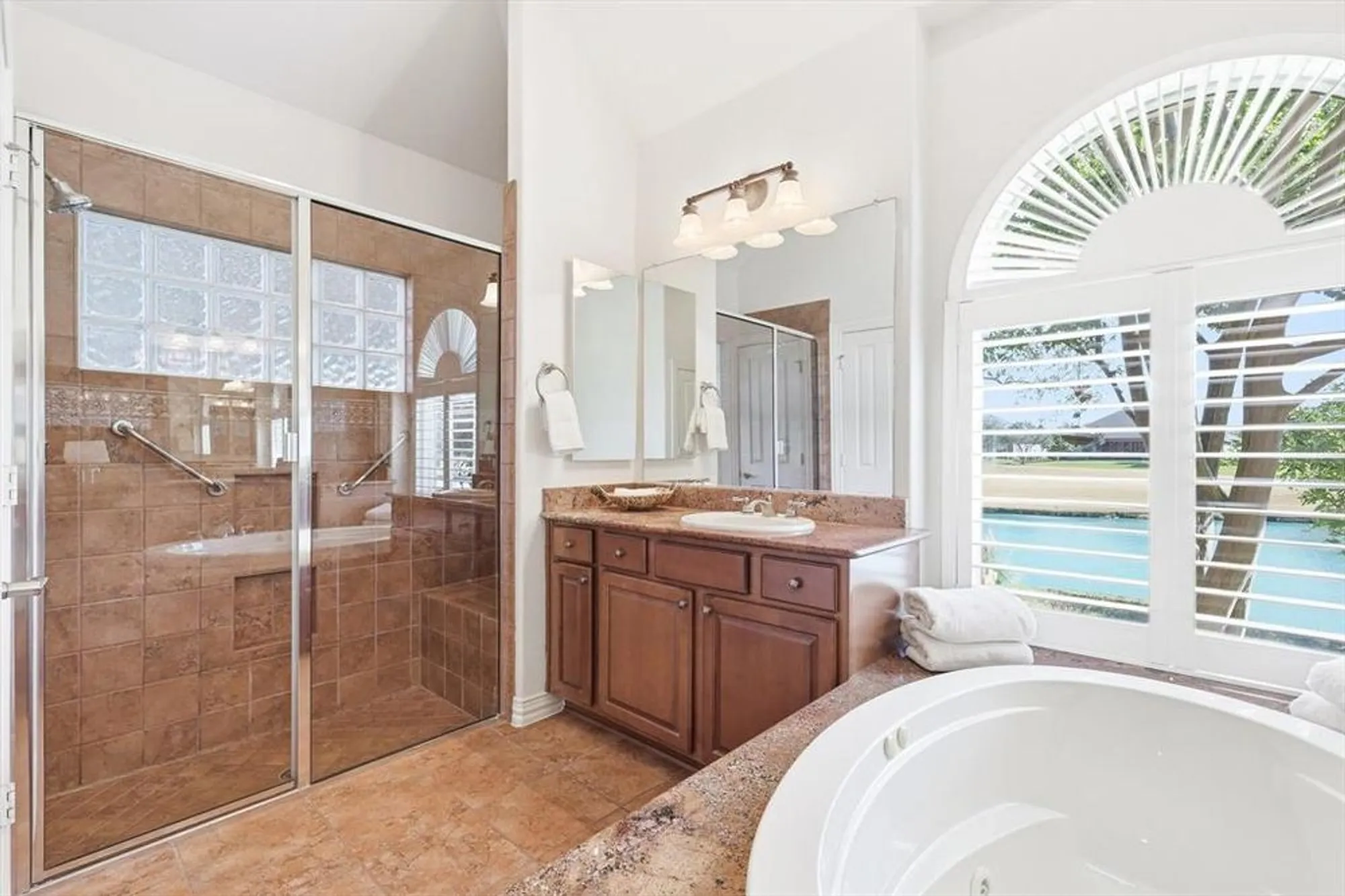 Property Slideshow image 18 of 39 | 9501 grandview dr, Denton, TX, 76207