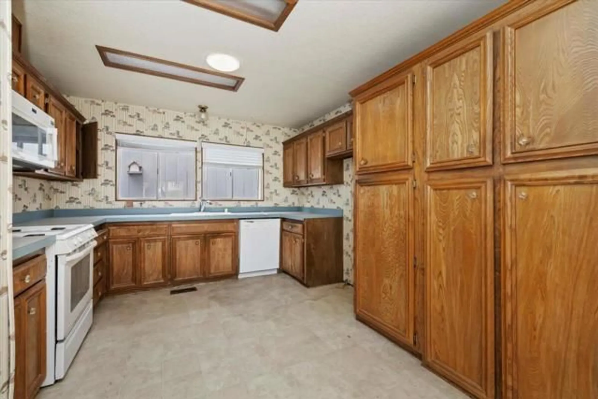 Property Slideshow image 15 of 35 | 40944 lincoln pl, Cherry Valley, CA, 92223