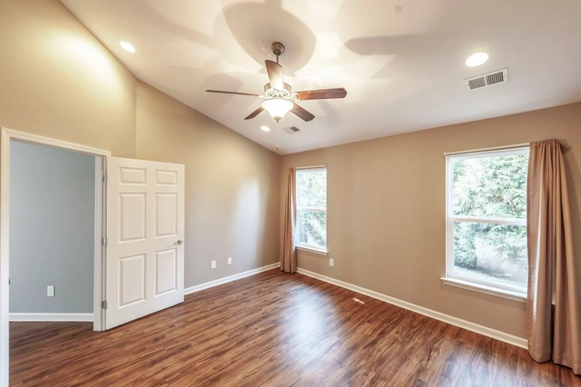 Property Slideshow image 20 of 35 | 395 devon chase hl unit 3001, Gallatin, TN, 37066