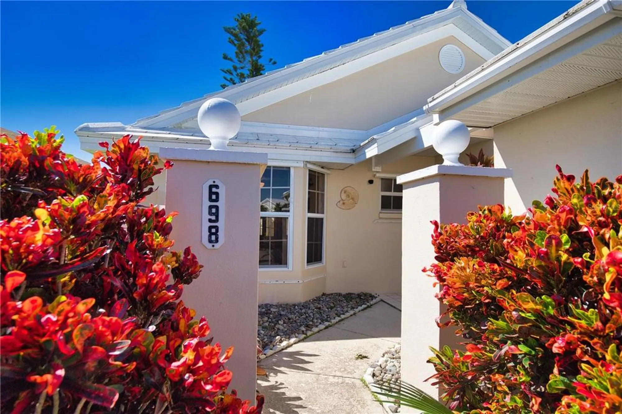 Property Slideshow image 3 of 46 | 698 harrington lake dr 9, Venice, FL, 34293