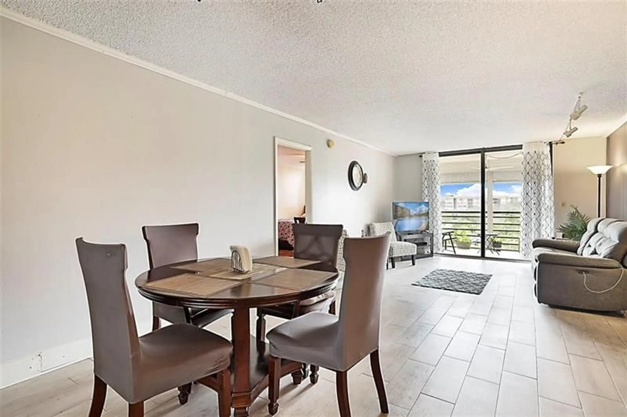 Property Slideshow image 5 of 26 | 1400 saint charles pl 616, Pembroke Pines, FL, 33026