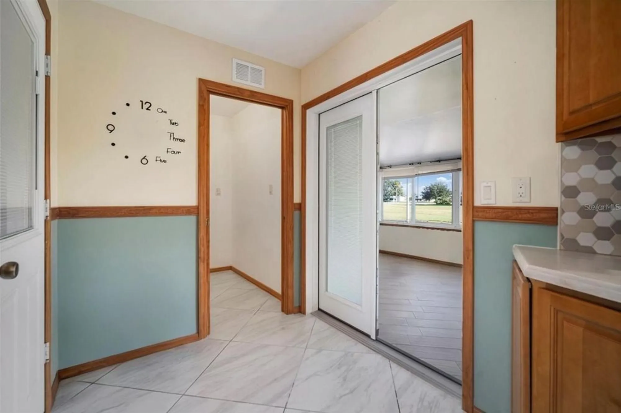 Property Slideshow image 28 of 49 | 609 fox hills dr, Sun City Center, FL, 33573