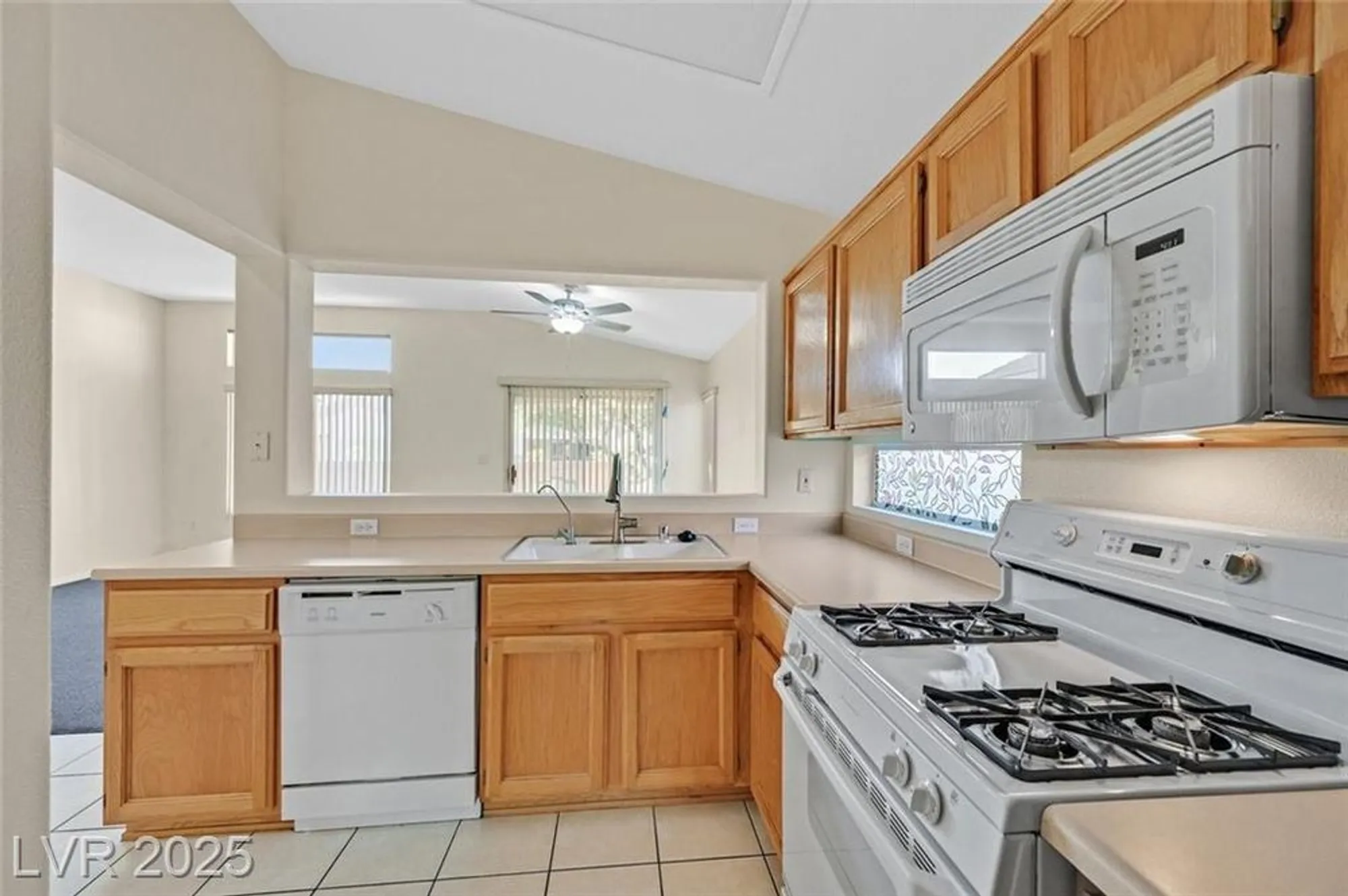 Property Slideshow image 8 of 25 | 2106 eagle watch dr, Henderson, NV, 89012