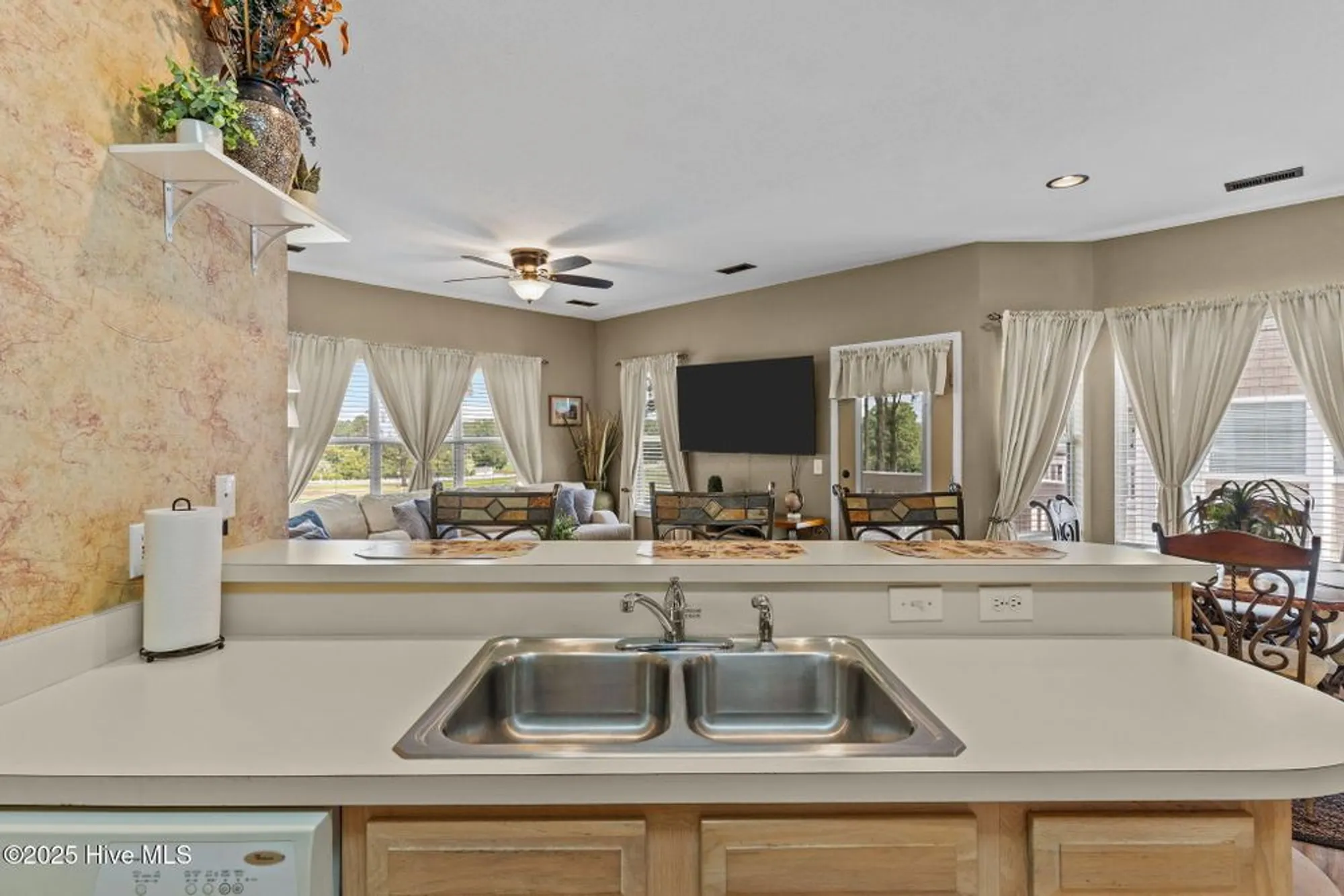 Property Slideshow image 11 of 60 | 213 kings trl 1004, Sunset Beach, NC, 28468