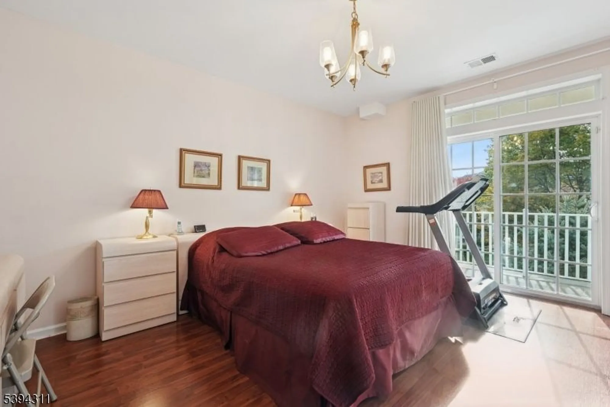 Property Slideshow image 18 of 38 | 806 holly ln, Cedar Grove, NJ, 07009