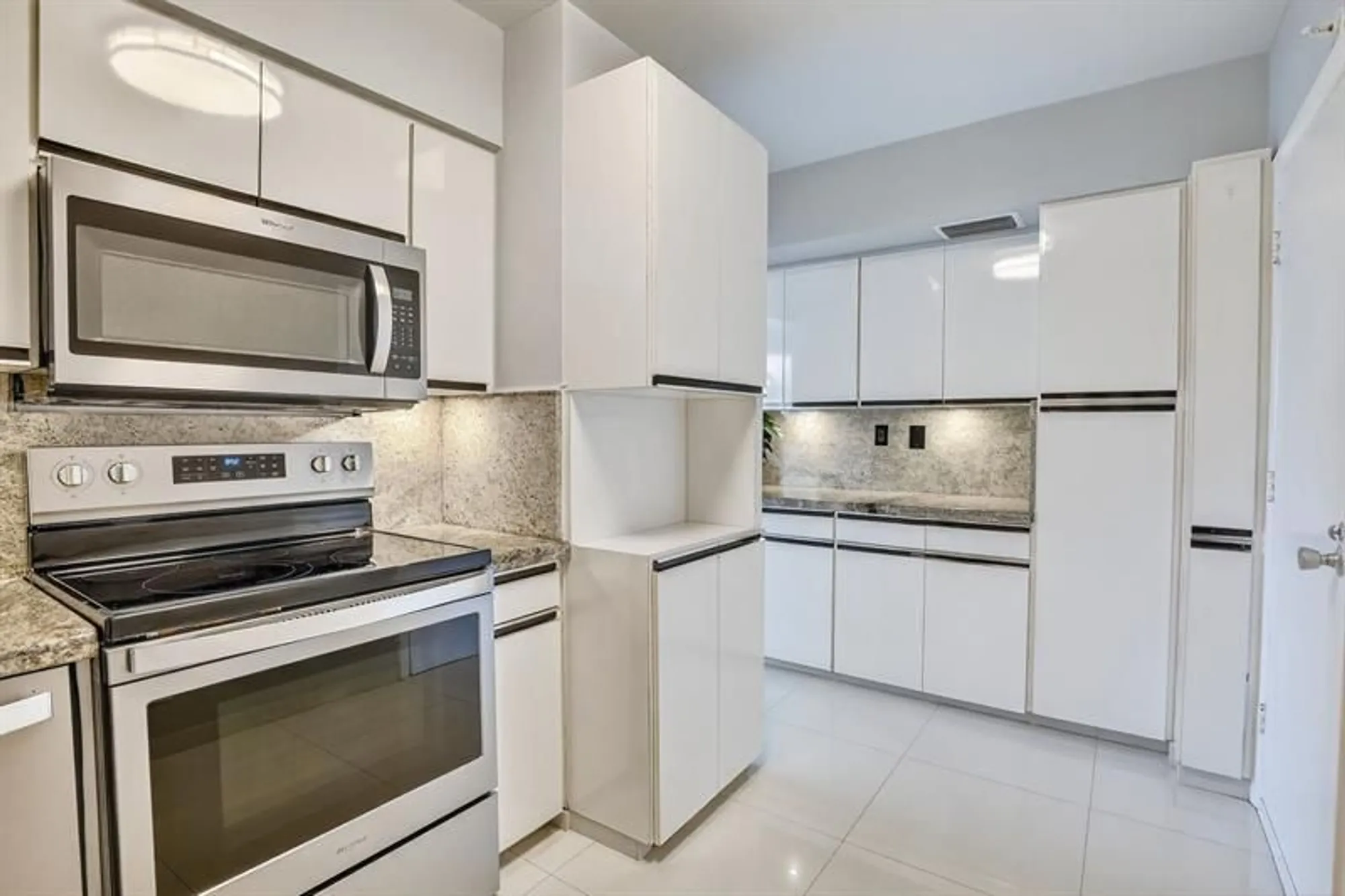 Property Slideshow image 9 of 28 | 3333 ne 34th st 209, Fort Lauderdale, FL, 33308