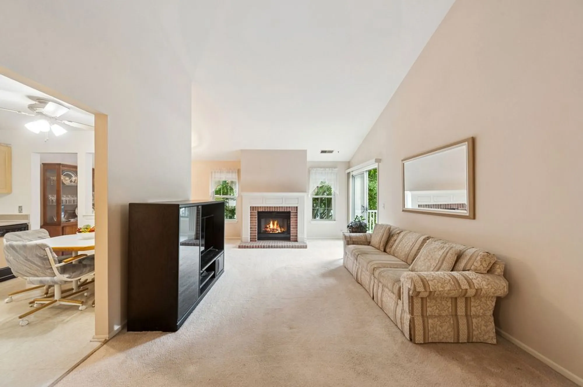 Property Slideshow image 5 of 20 | 501 aberdeen ln c, Prospect Heights, IL, 60070