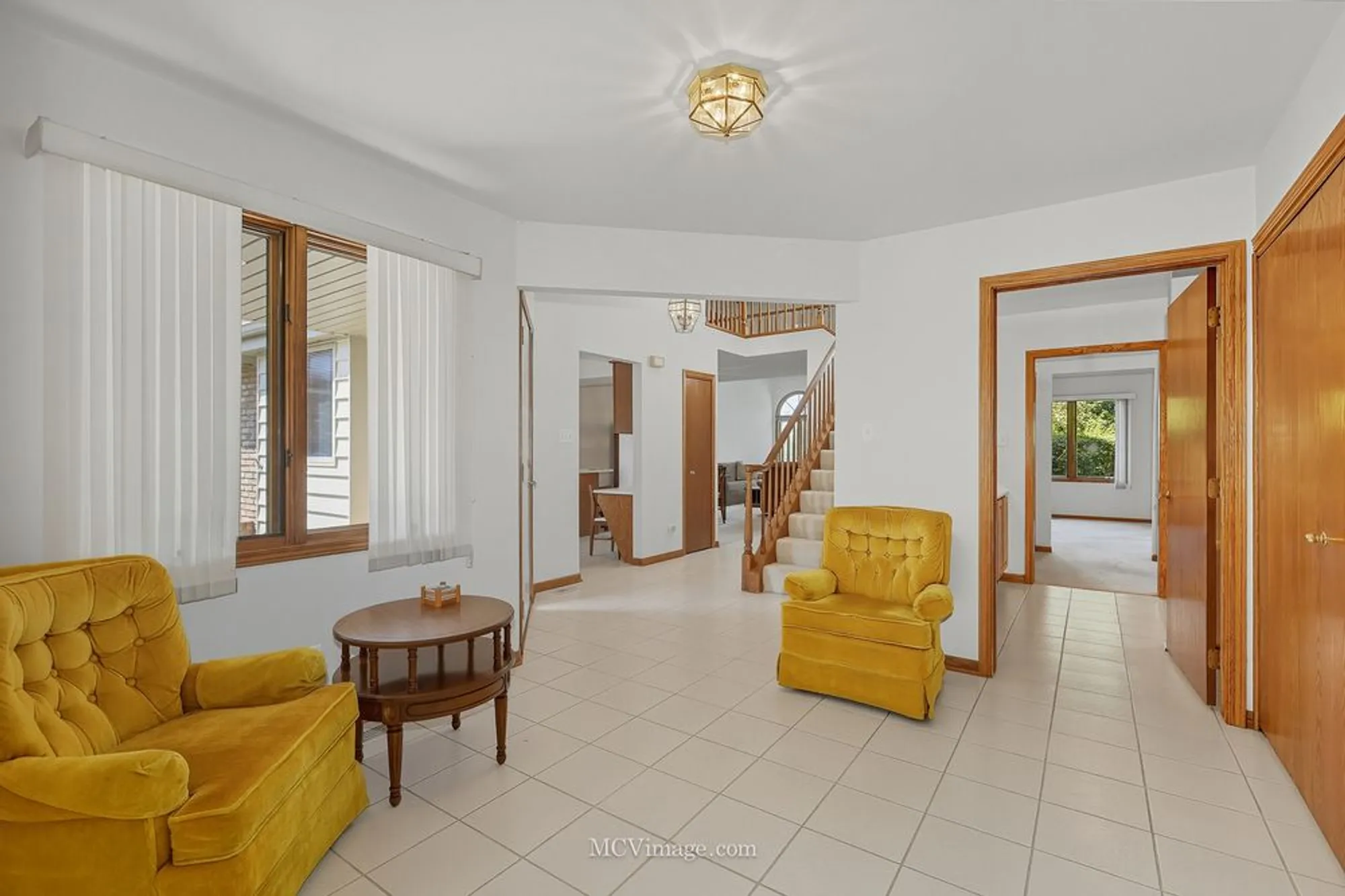 Property Slideshow image 5 of 25 | 18434 lakeview cir, Tinley Park, IL, 60477