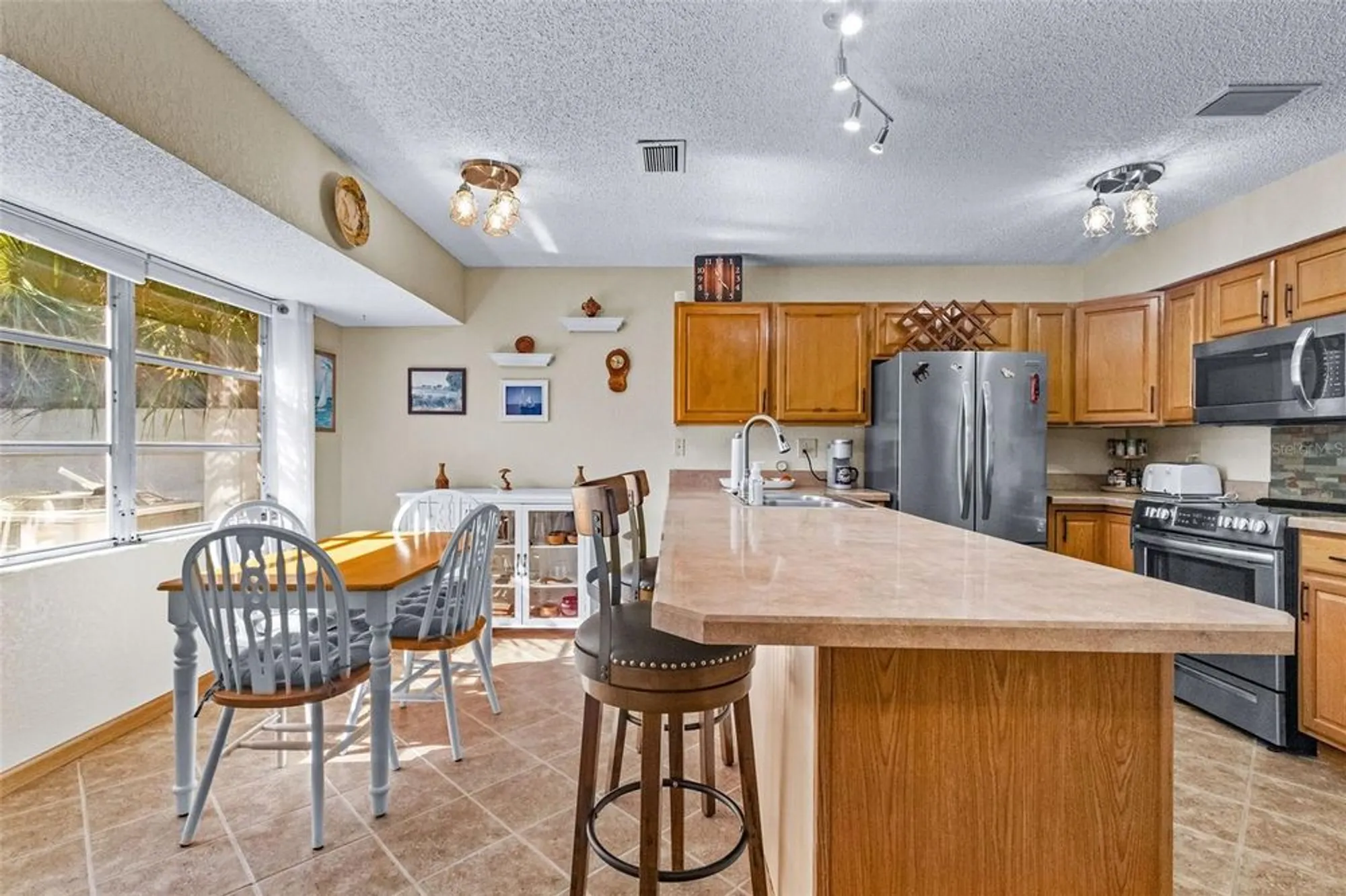 Property Slideshow image 8 of 37 | 1417 heather ridge blvd, Dunedin, FL, 34698