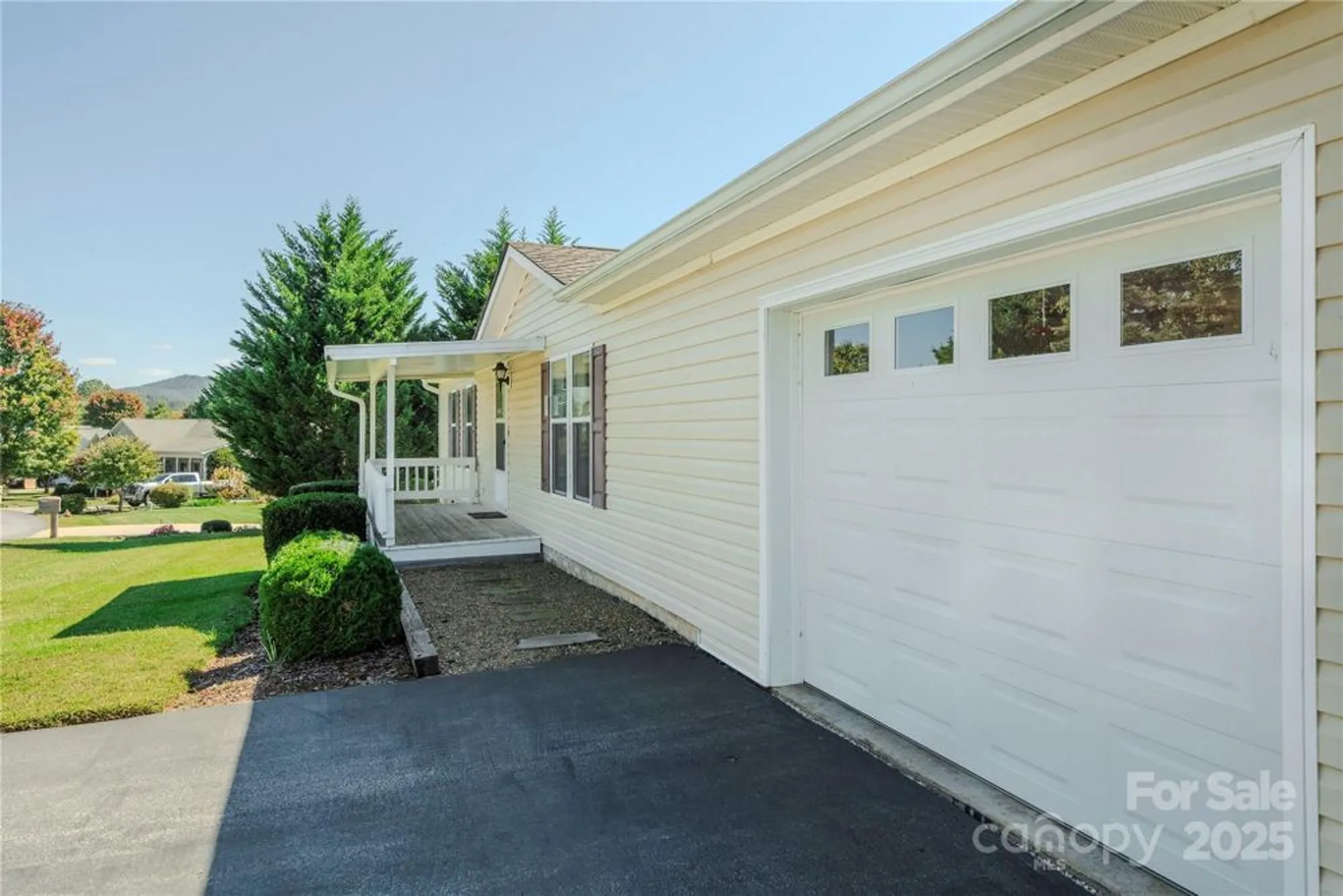 Property Slideshow image 18 of 22 | 14 beechnut dr, Hendersonville, NC, 28739