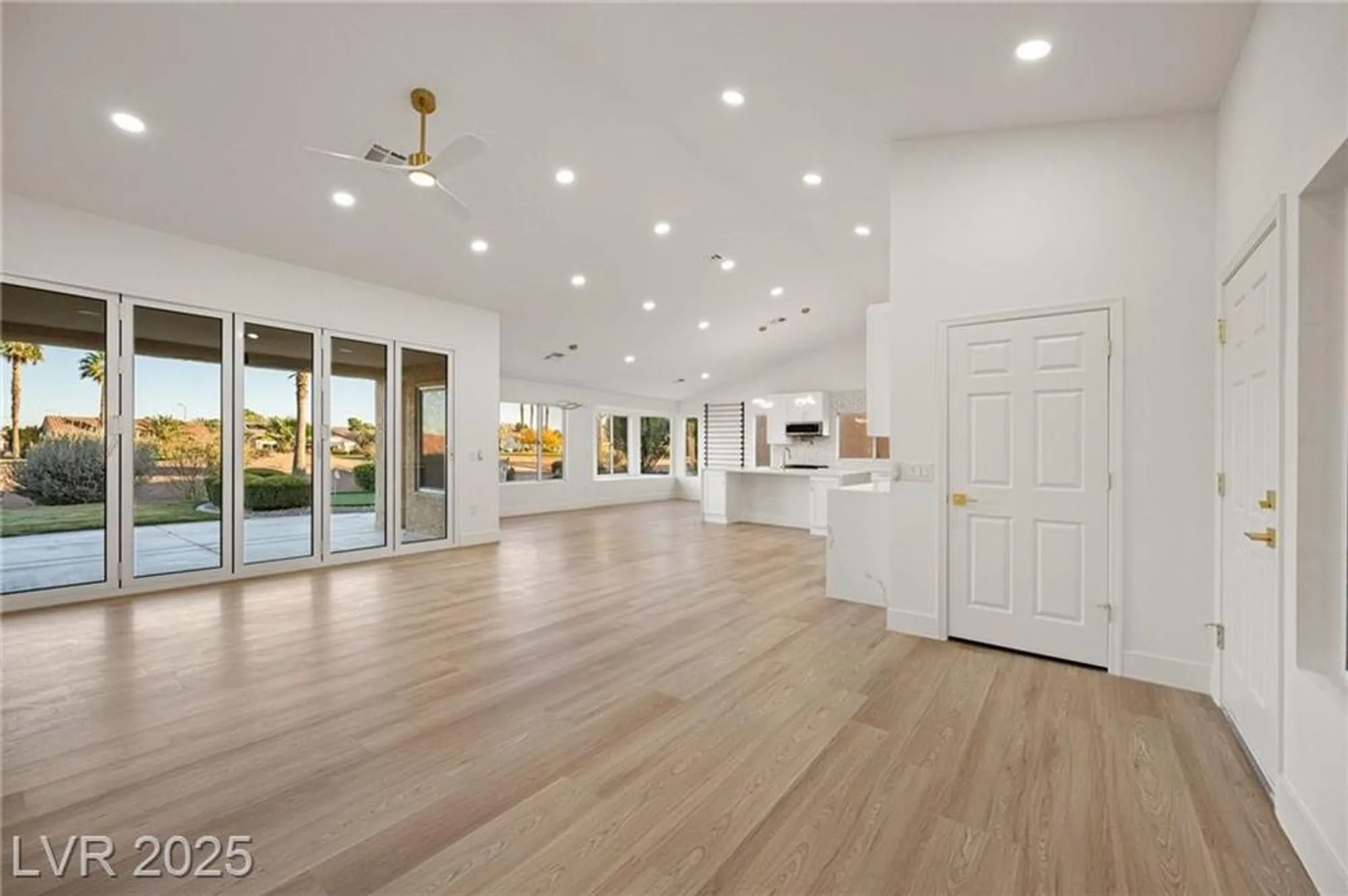 Property Slideshow image 18 of 44 | 2808 crown ridge dr, Las Vegas, NV, 89134